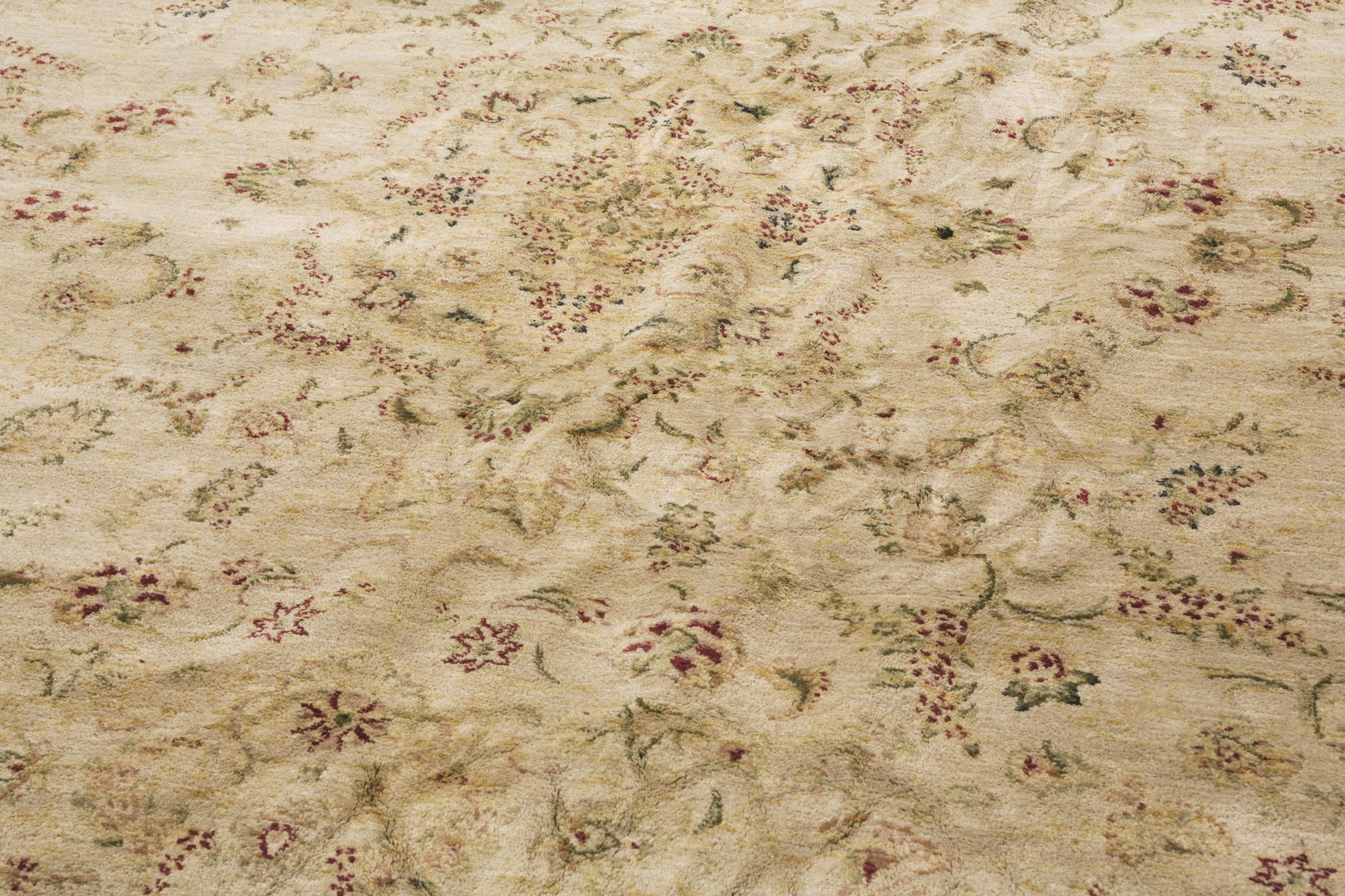 Machine Made Persian Style Area Rug