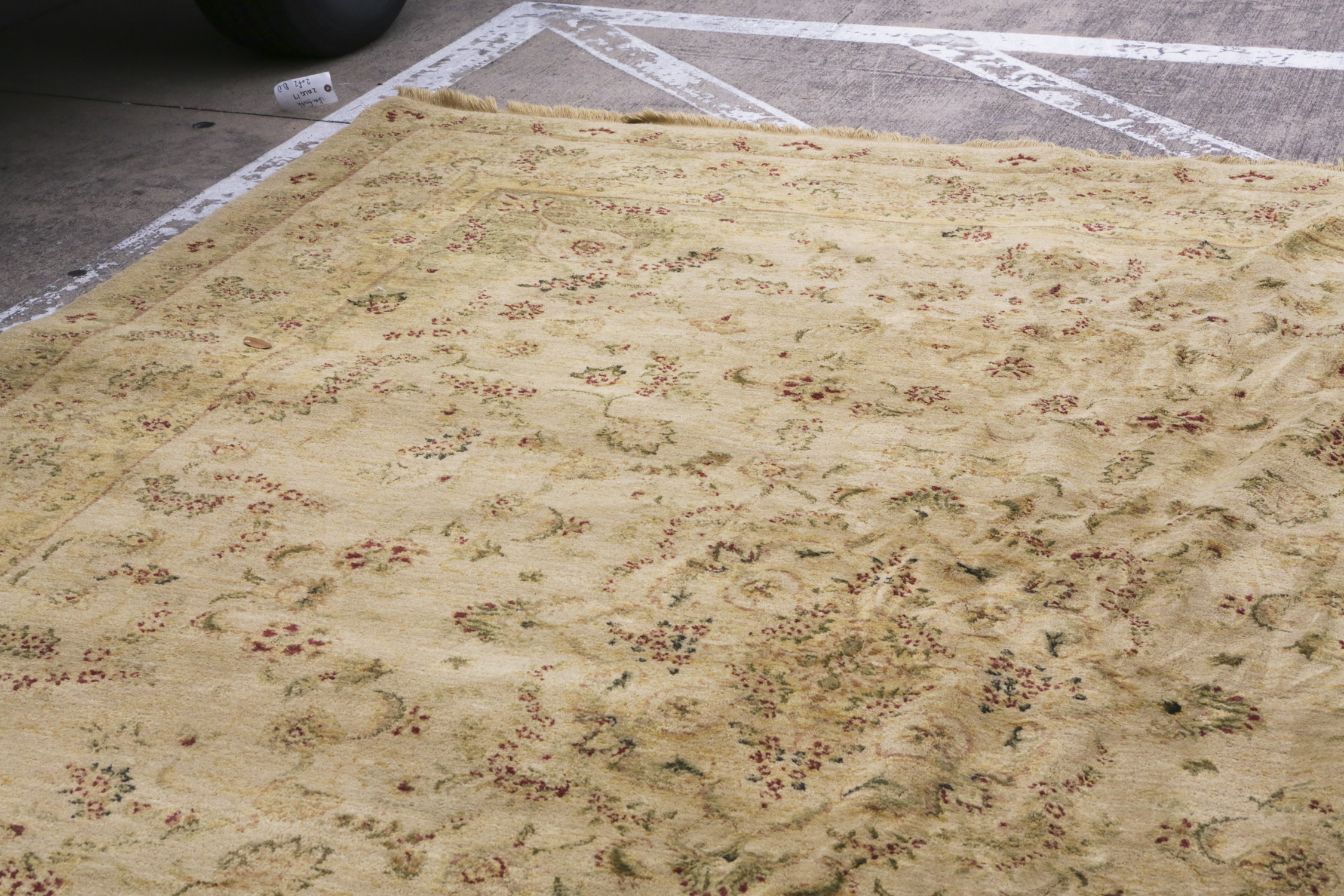 Machine Made Persian Style Area Rug