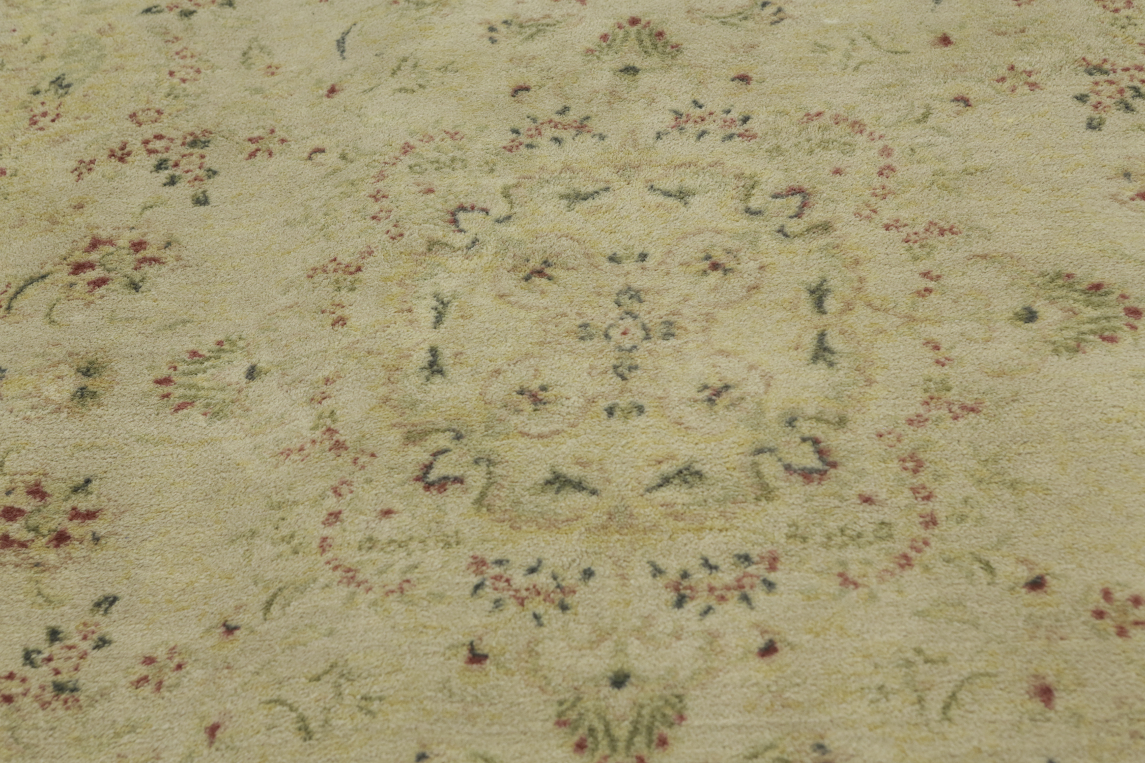 Power-Loomed Persian-Style Area Rug