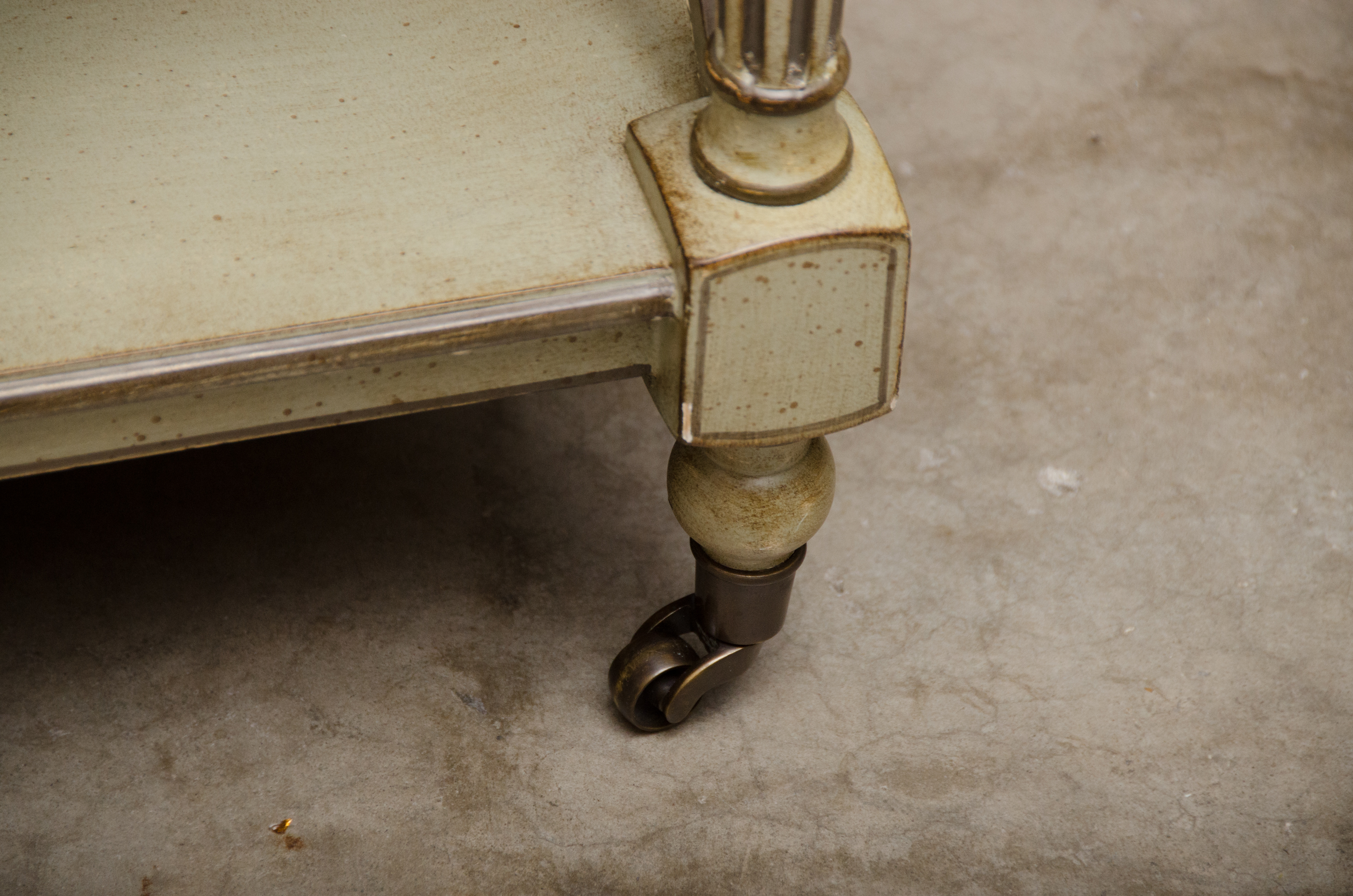 Vintage Étagère with Painted Finish