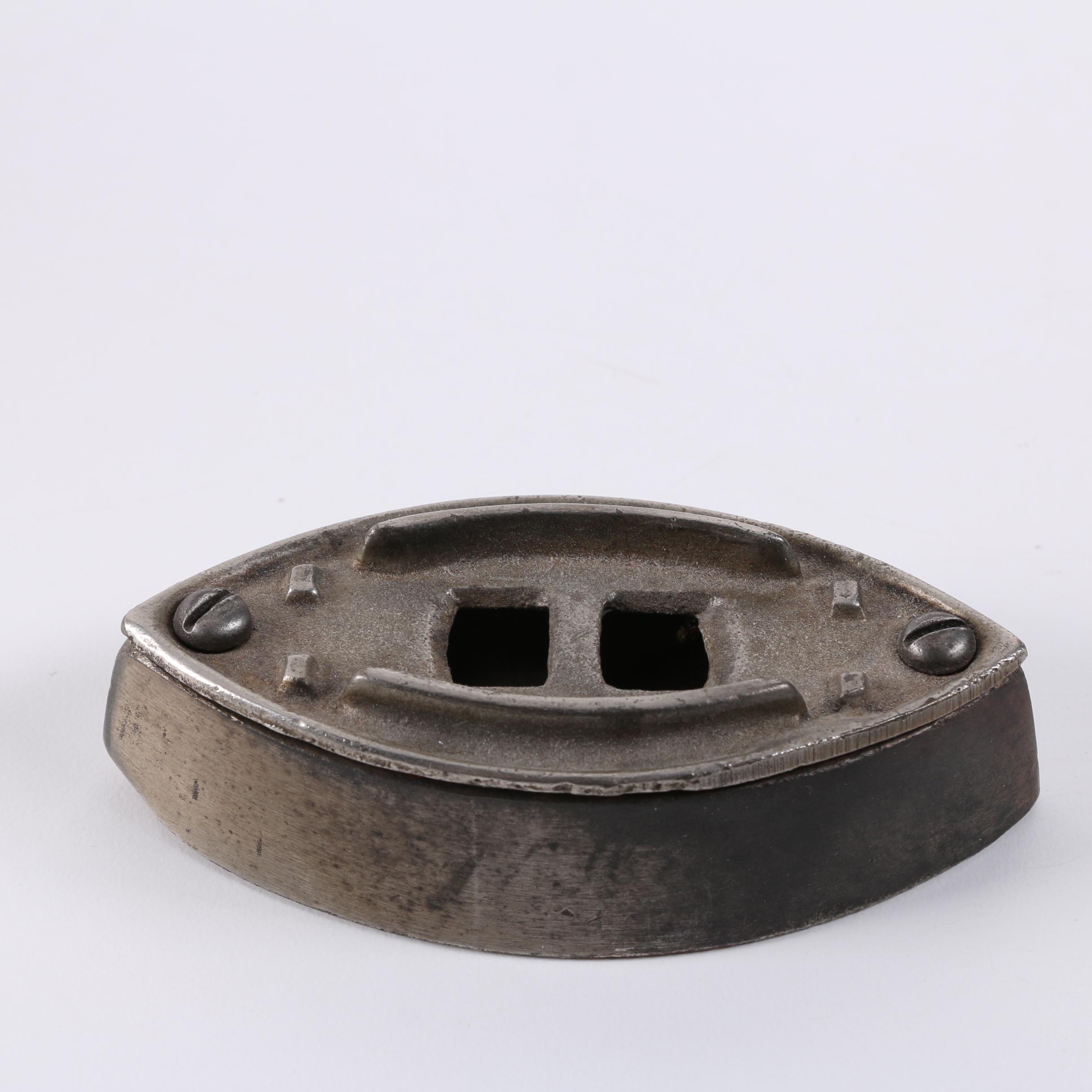 Antique and Vintage Cast Iron Clothing Irons