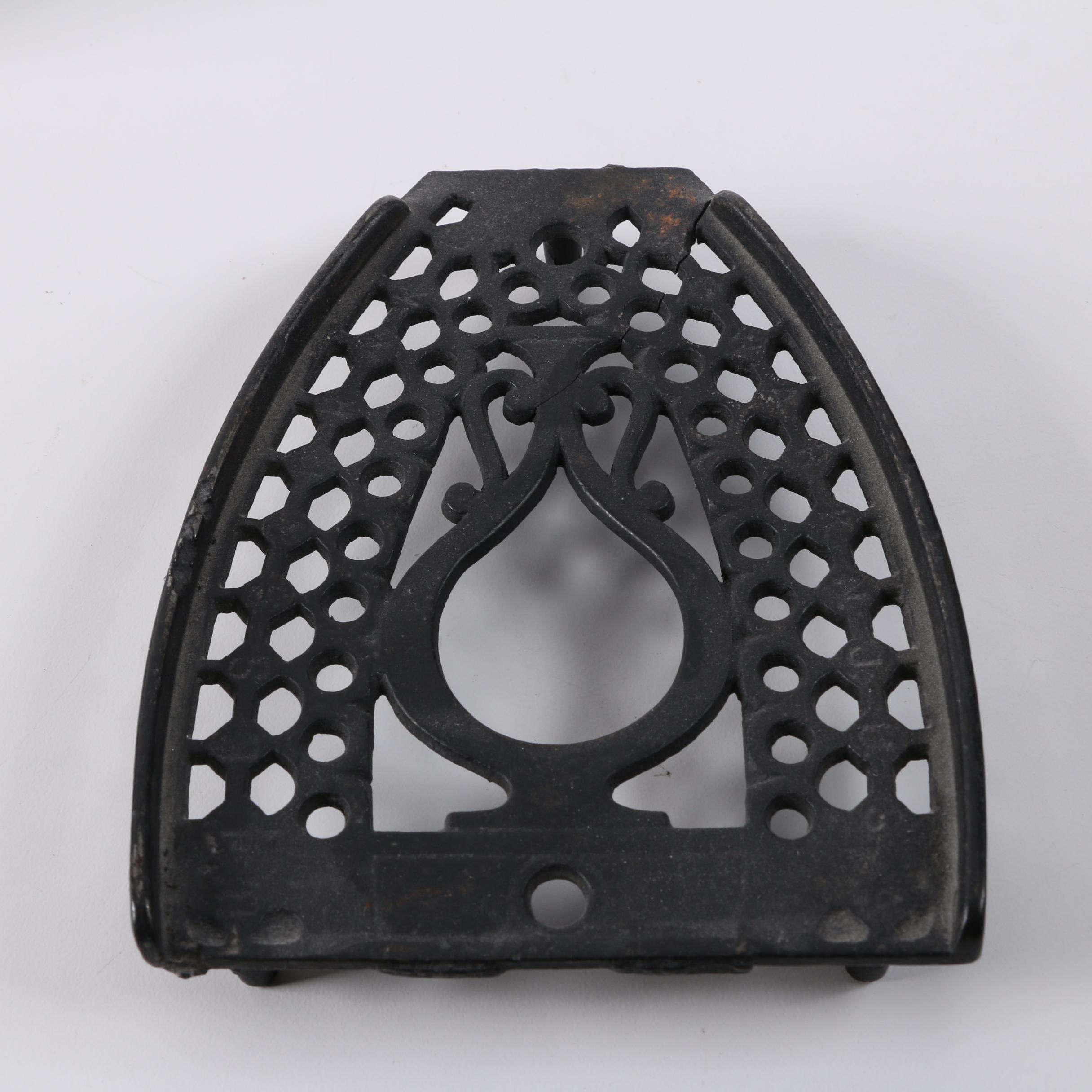 Antique and Vintage Cast Iron Clothing Irons