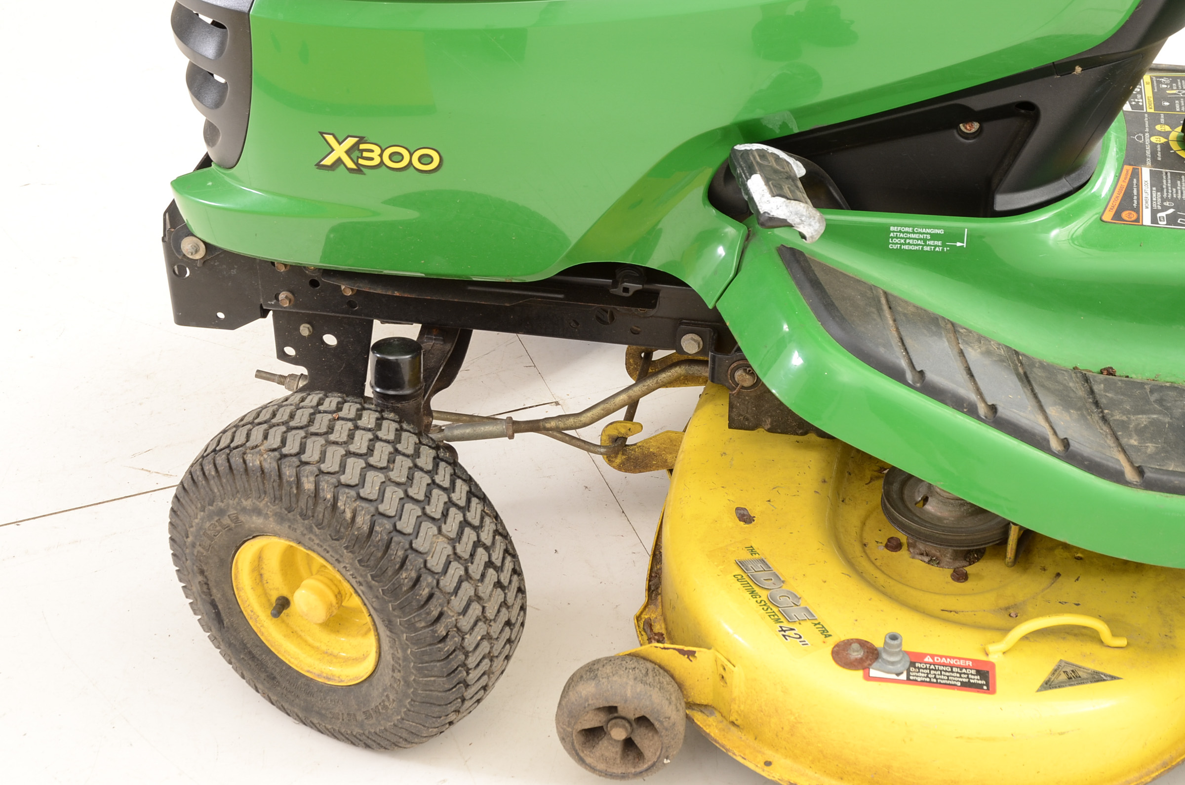 2010 John Deere Select Series X300 Riding Lawn Tractor with Snow Blade and Wagon