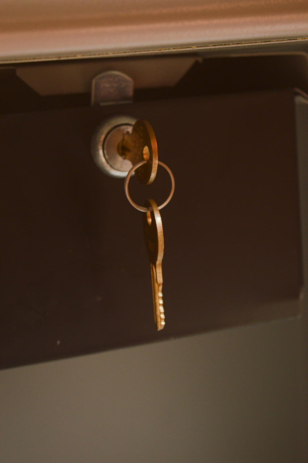 Sentry Floor Safe 6330