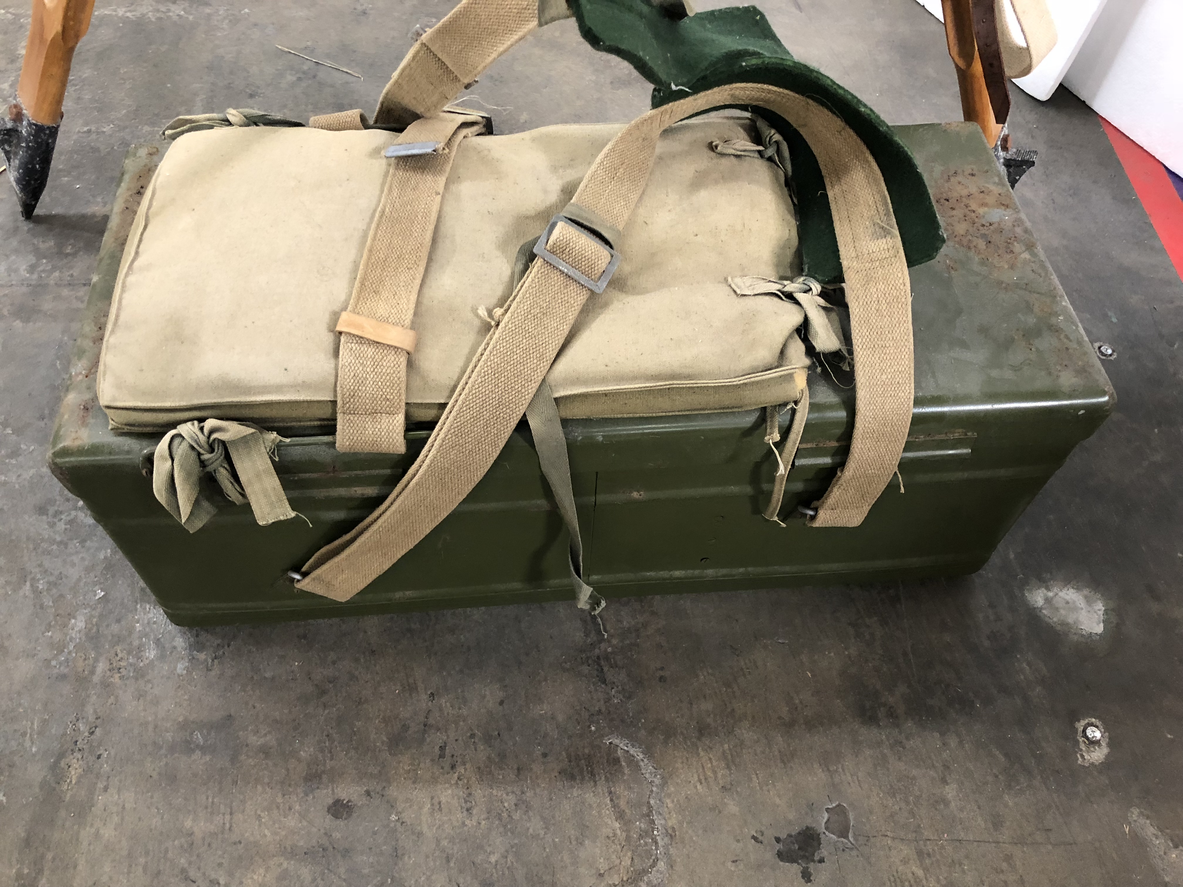 Vintage Chinese 65-25-40WYJ Long Range Binoculars With Tripod, Case and Manual