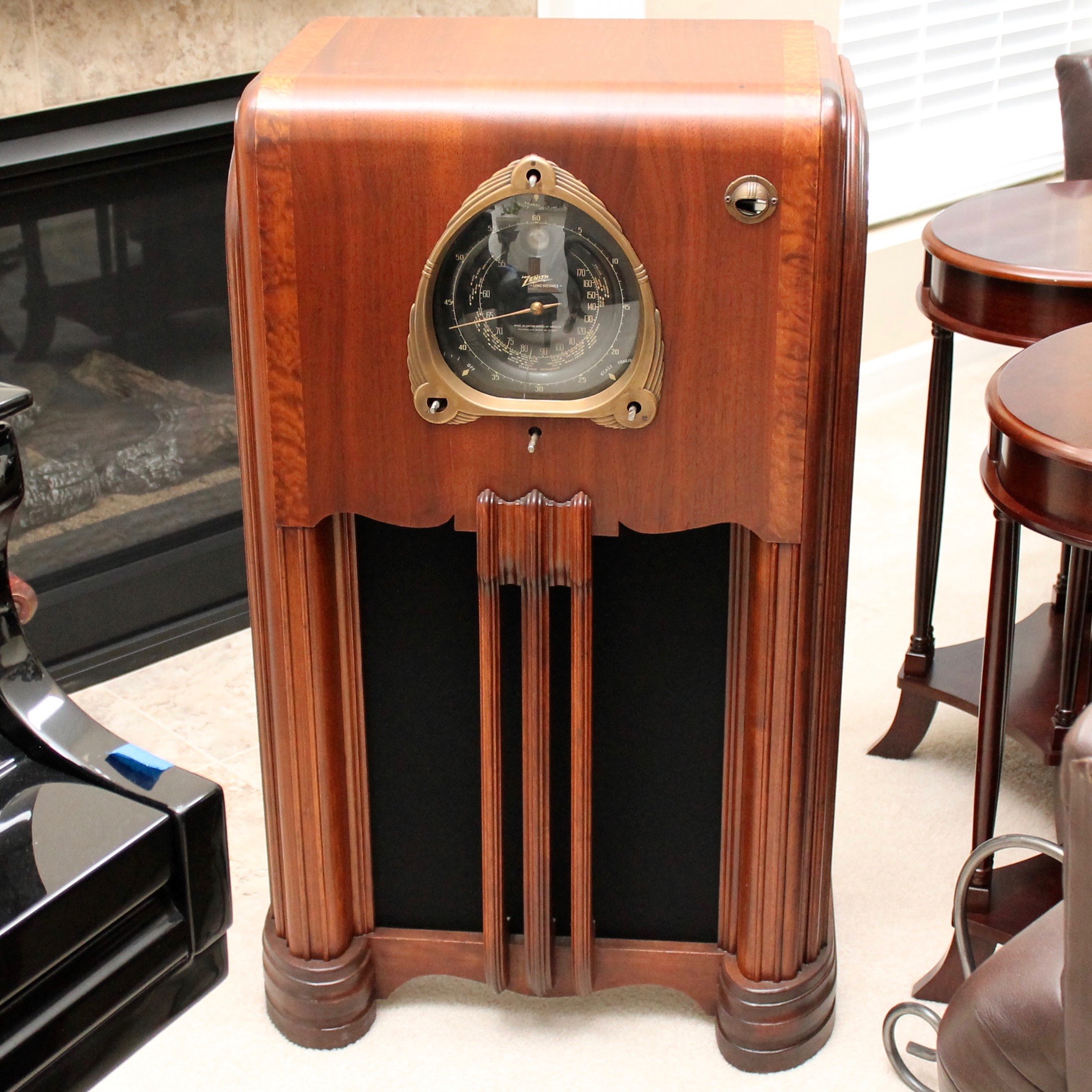 Vintage Zenith "Long Distance" Console Radio