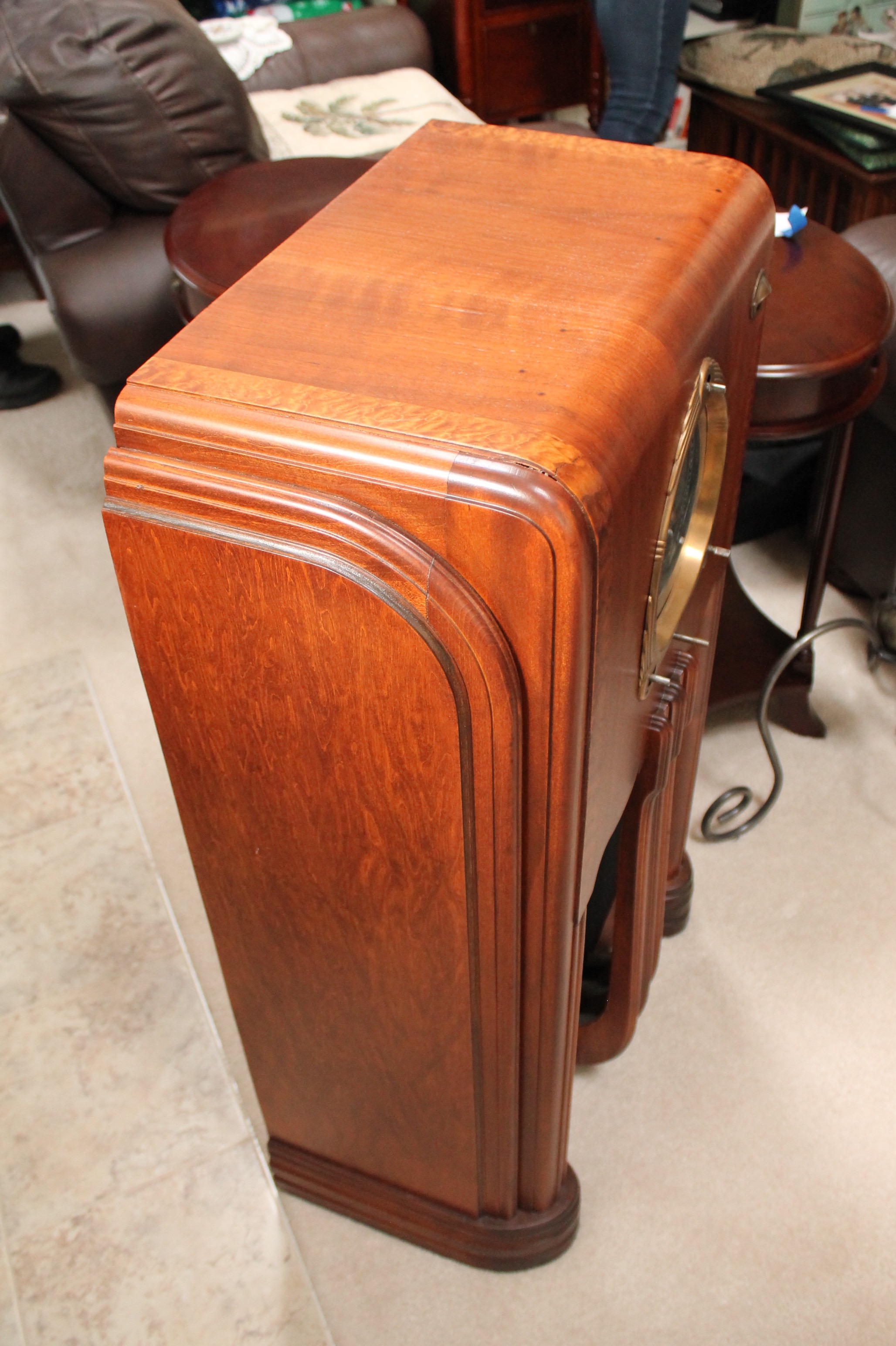 Vintage Zenith "Long Distance" Console Radio