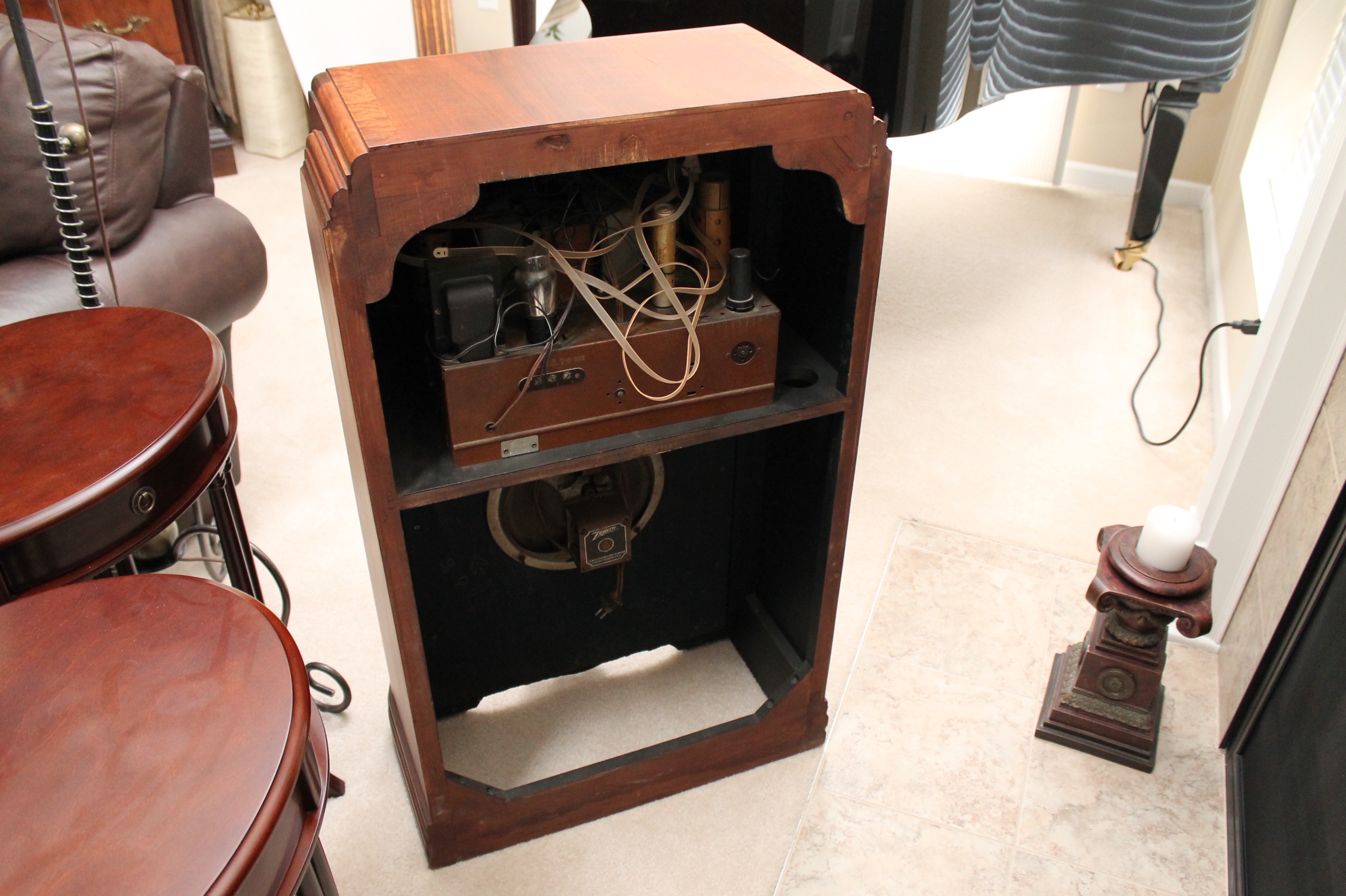 Vintage Zenith "Long Distance" Console Radio