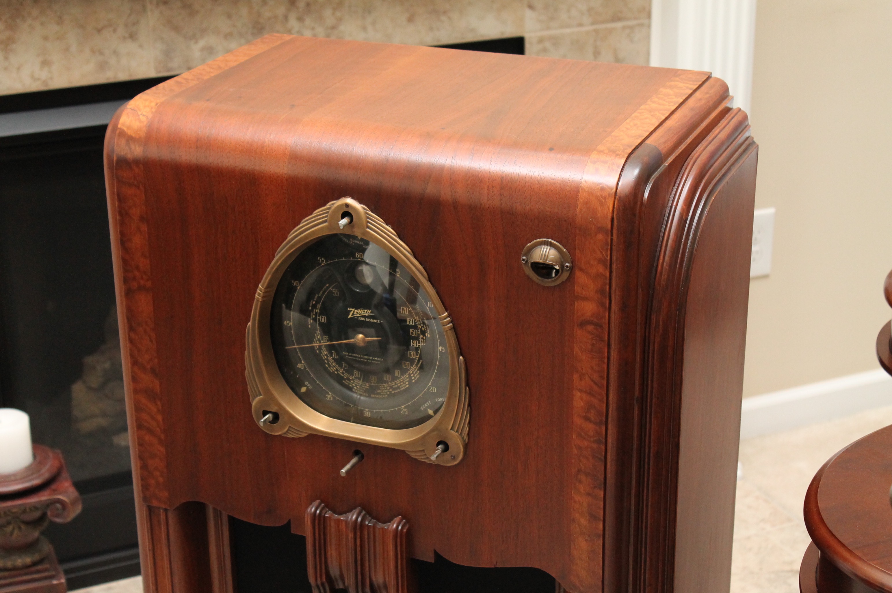 Vintage Zenith "Long Distance" Console Radio