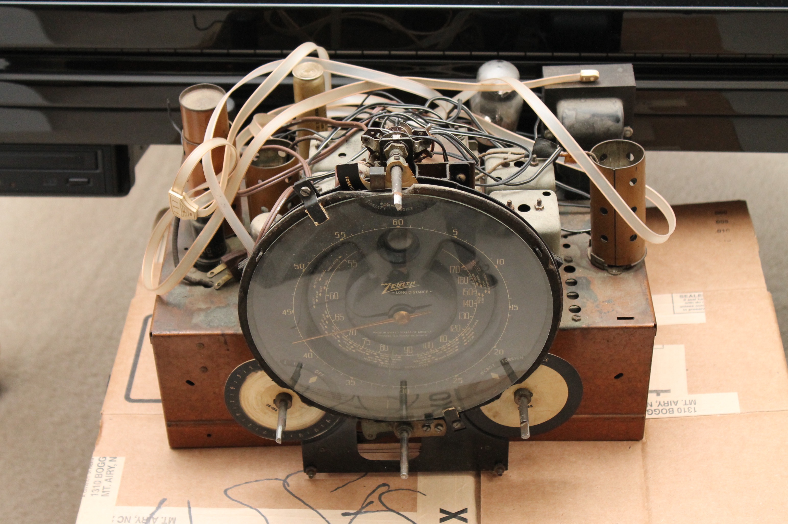 Vintage Zenith "Long Distance" Console Radio