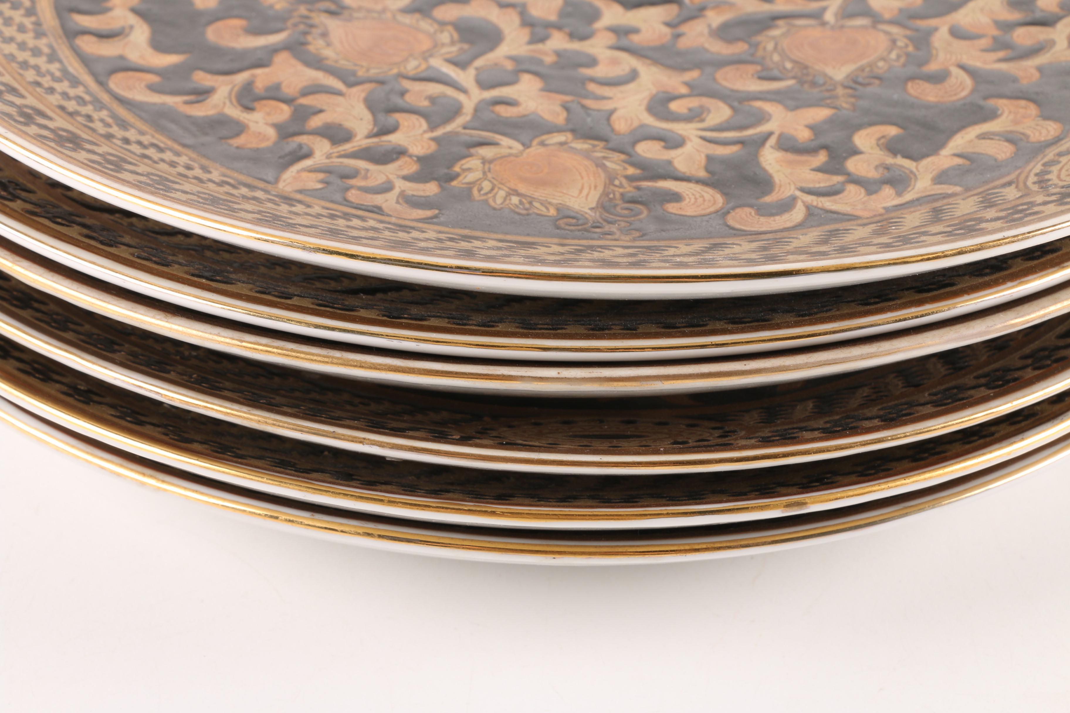 Chinese Decorative Floral Patterned Plates