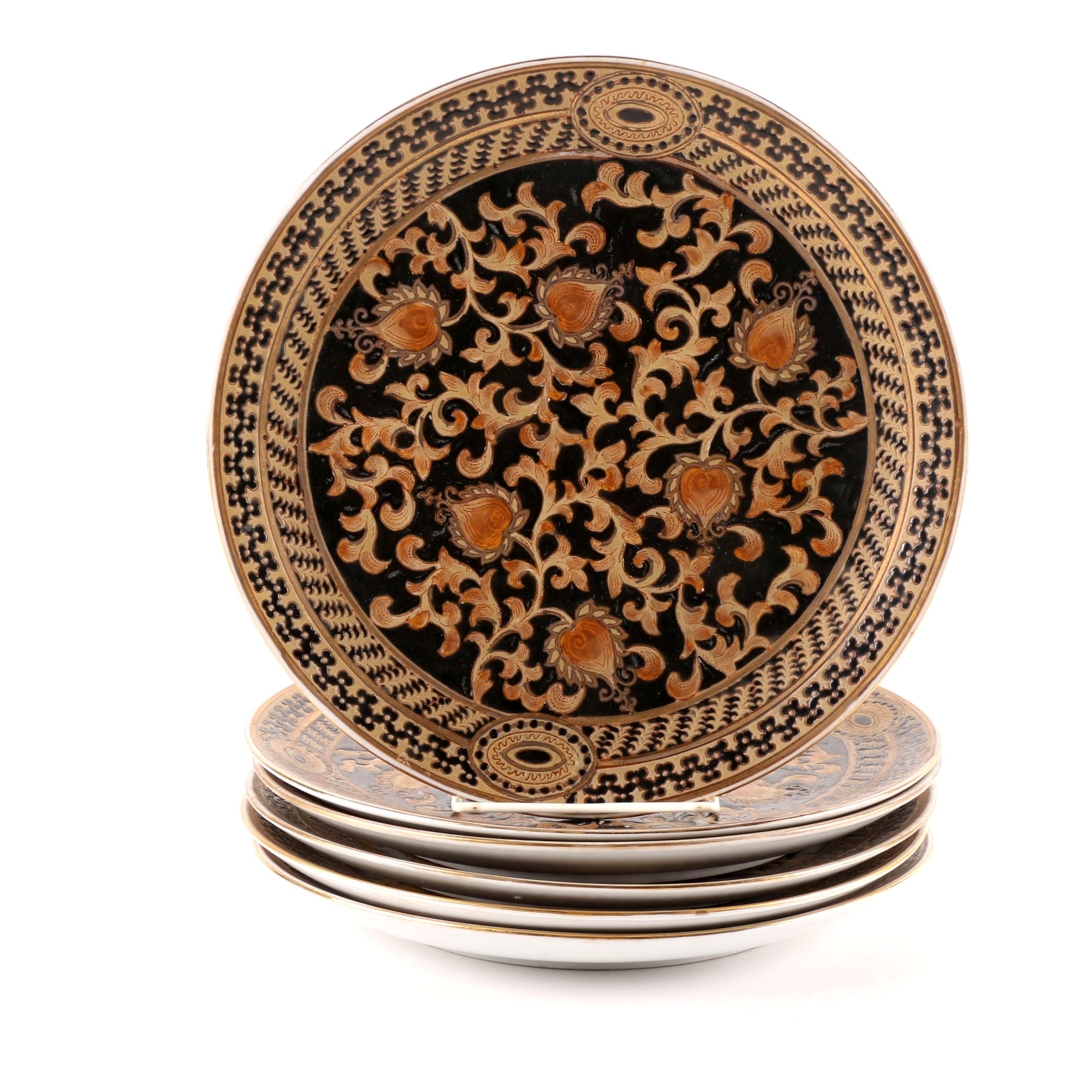 Chinese Decorative Floral Patterned Plates