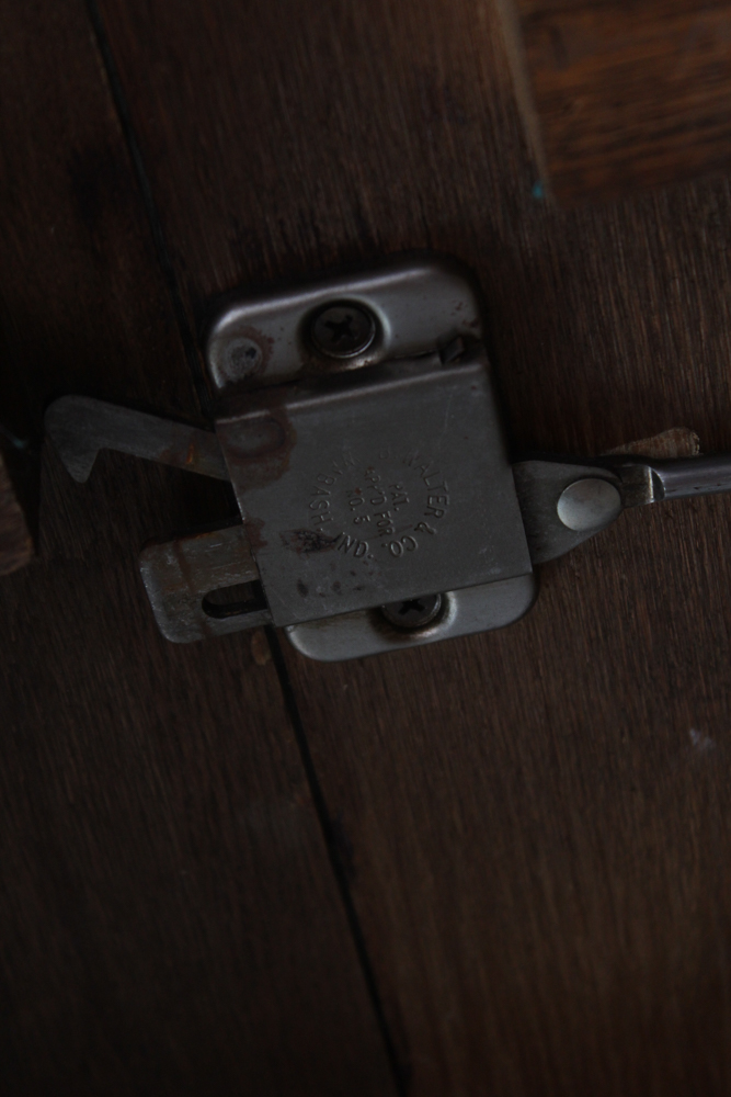 Vintage Walter of Wabash Oak Pedestal Dining Table