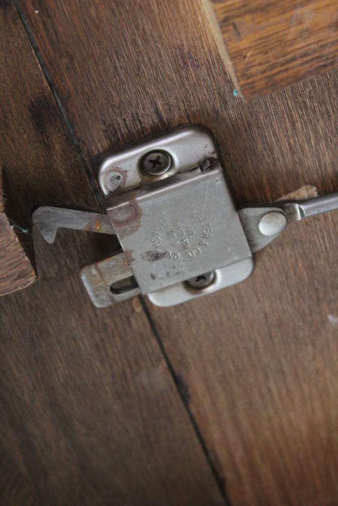 Vintage Walter of Wabash Oak Pedestal Dining Table