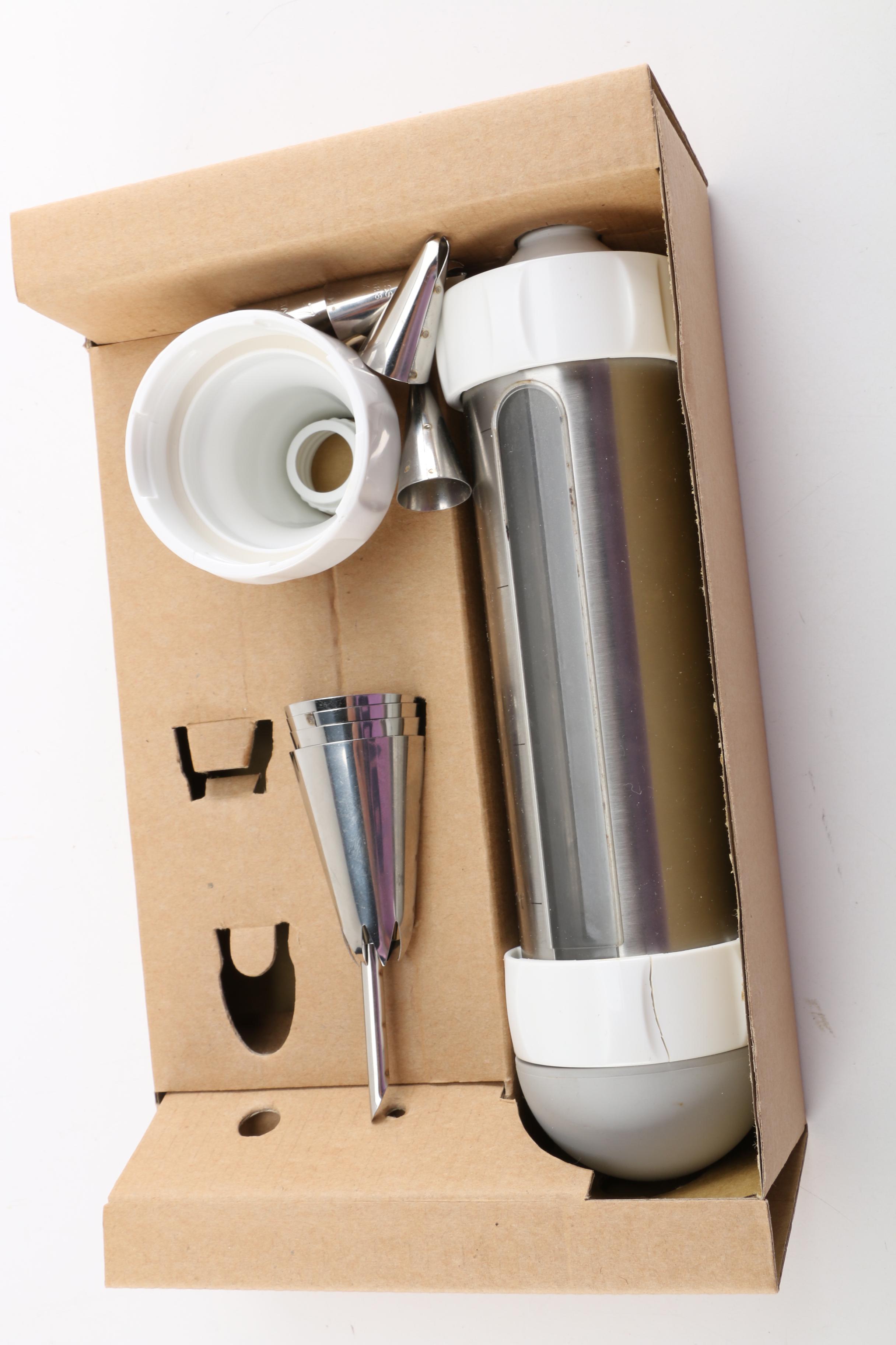 Williams-Sonoma Mechanical Pastry Bag Decorating Kit With Variety of Tips