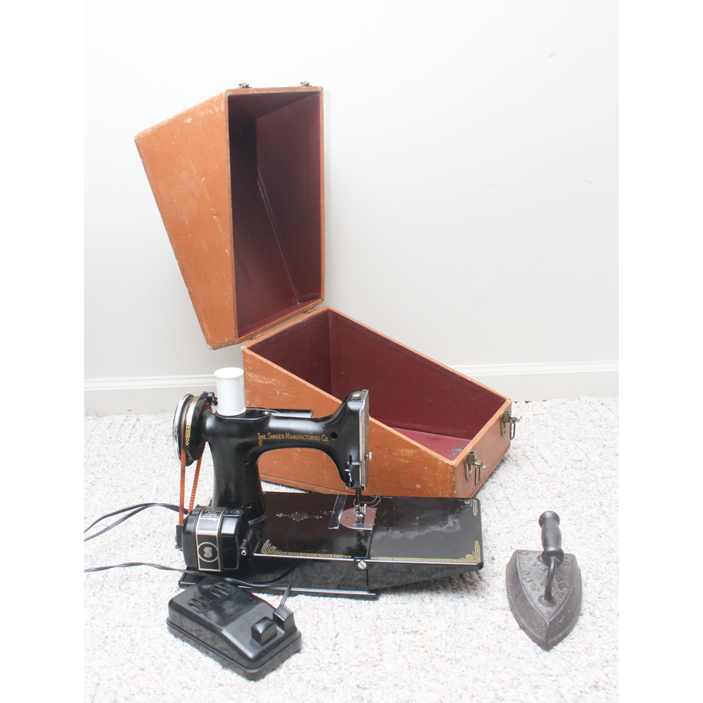 Vintage Singer Featherweight Sewing Machine