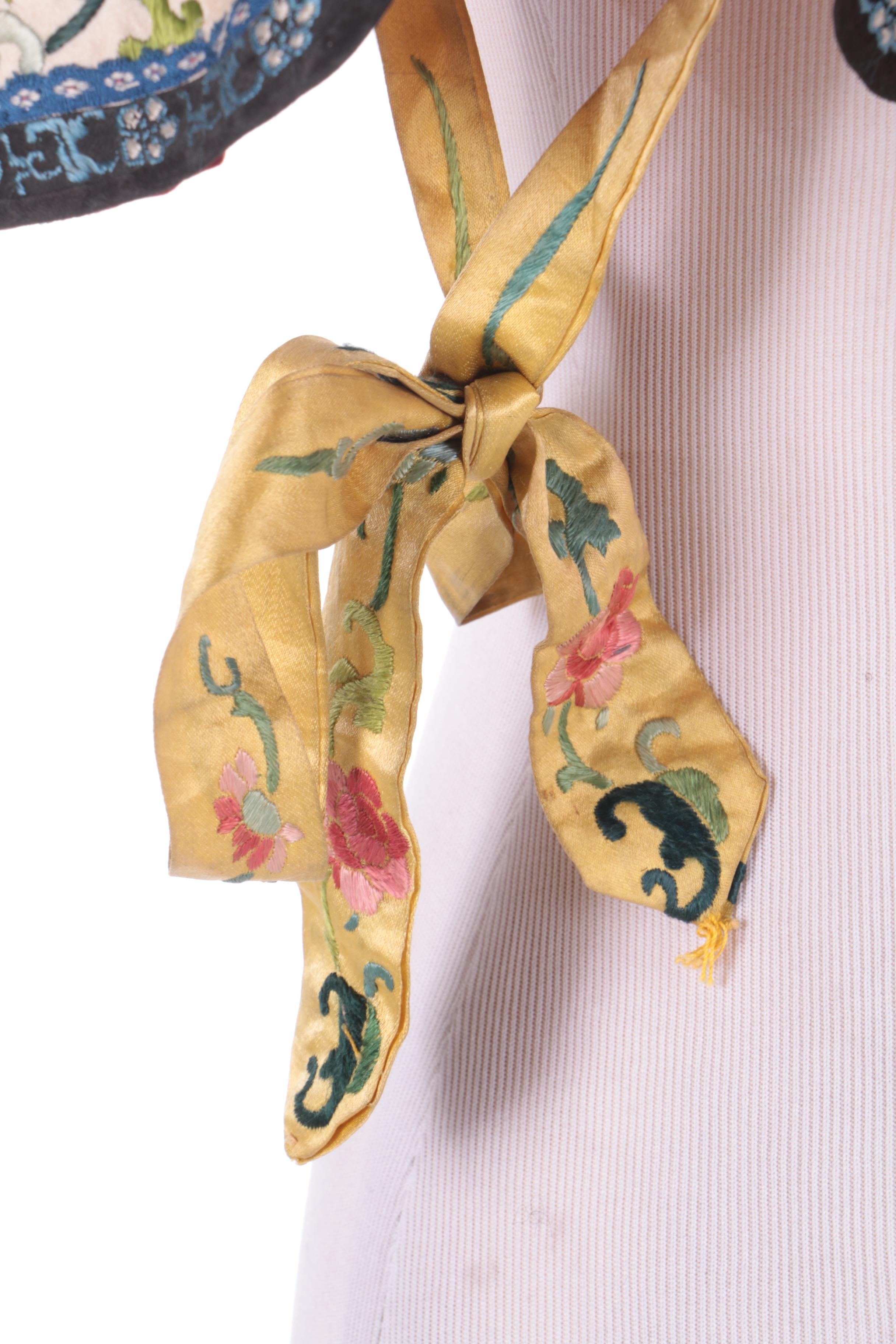 Antique Chinese Qing Dynasty Period Embroidered Silk Cloud Collar