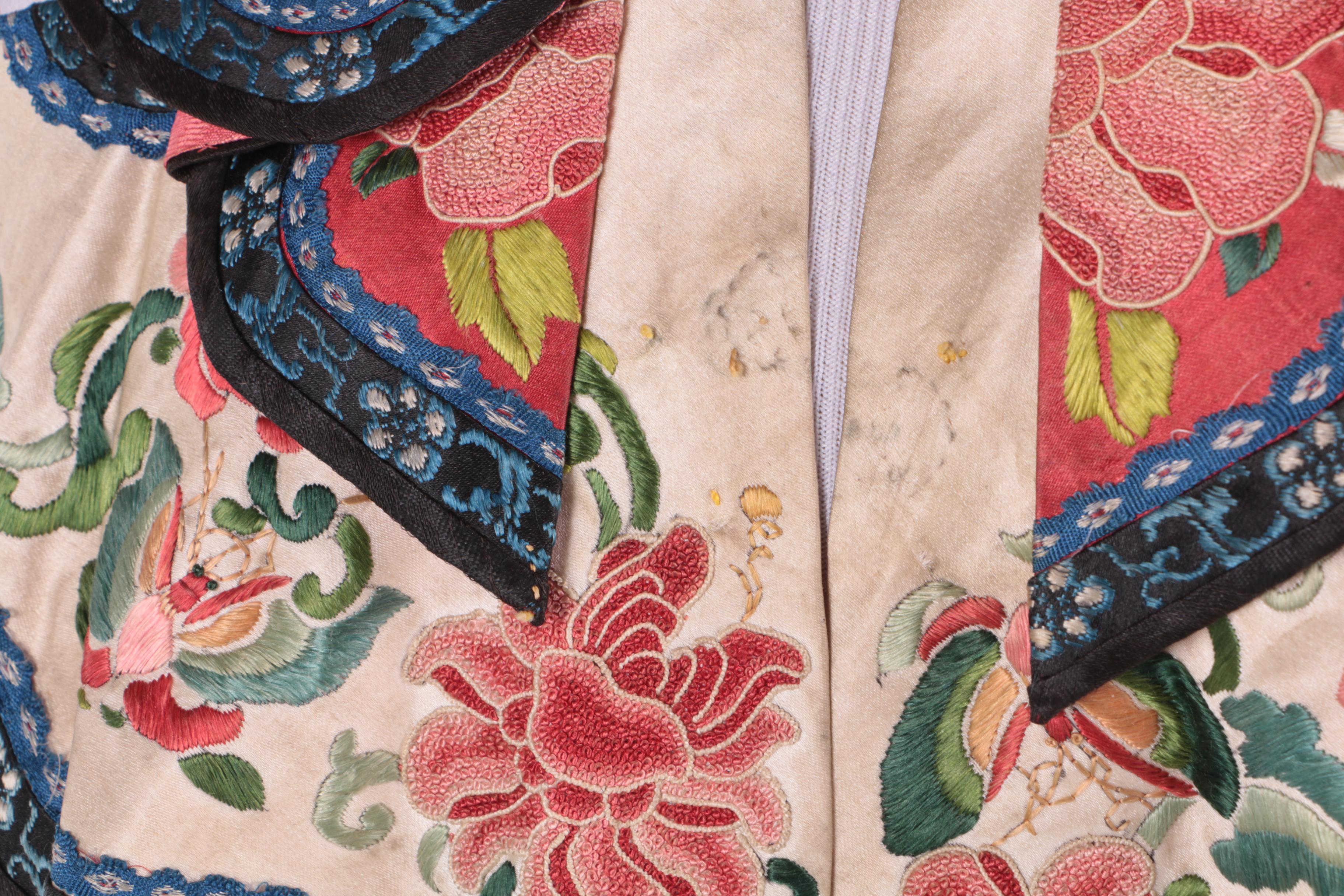 Antique Chinese Qing Dynasty Period Embroidered Silk Cloud Collar