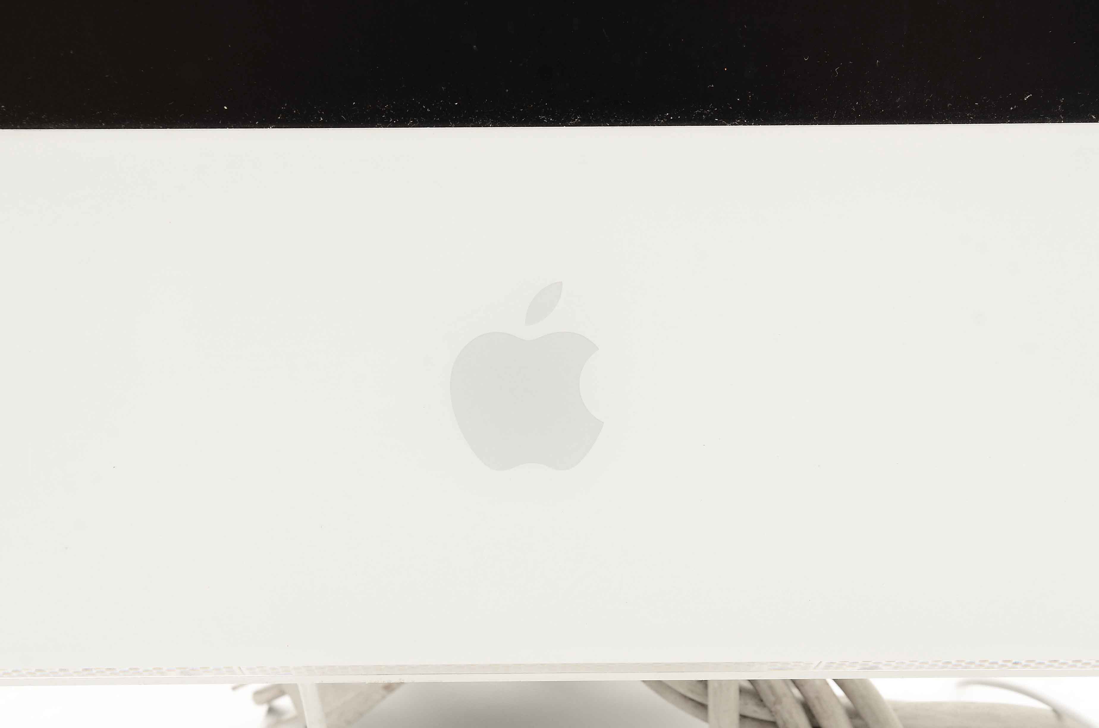 17" iMac Desktop in White