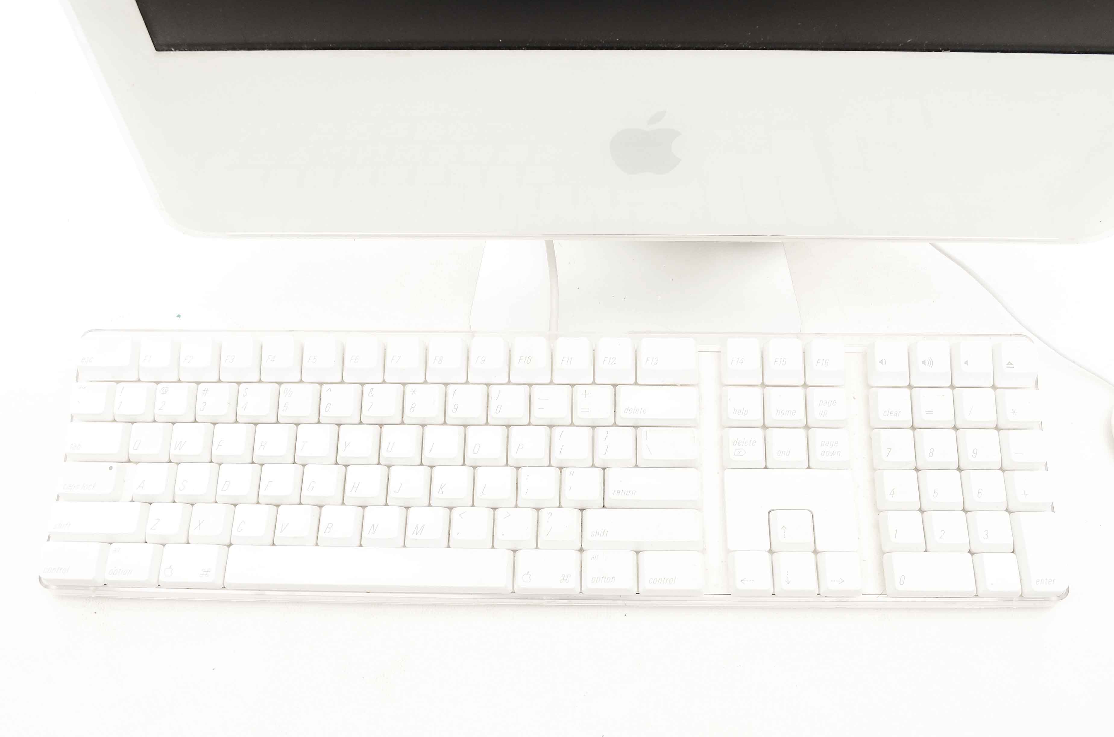 17" iMac Desktop in White
