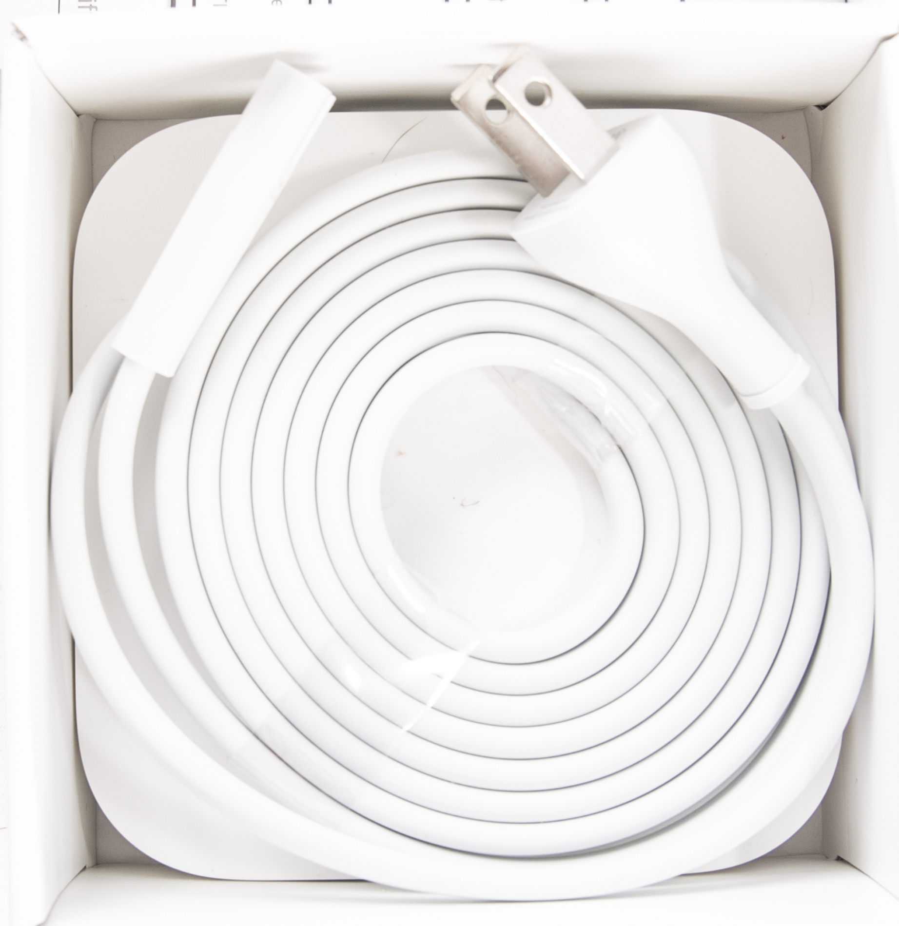 Apple AirPort Express Wifi, 85 W MagSafe 2 Power Adapter, and Wireless Keyboard