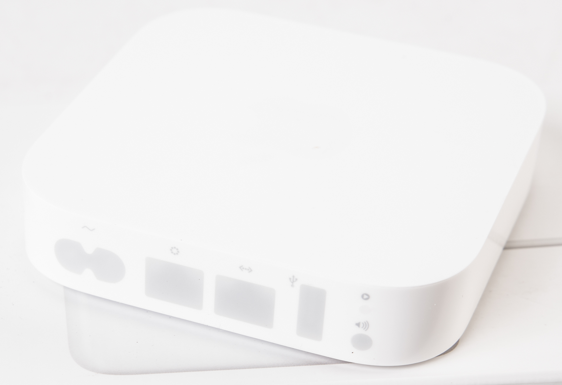 Apple AirPort Express Wifi, 85 W MagSafe 2 Power Adapter, and Wireless Keyboard