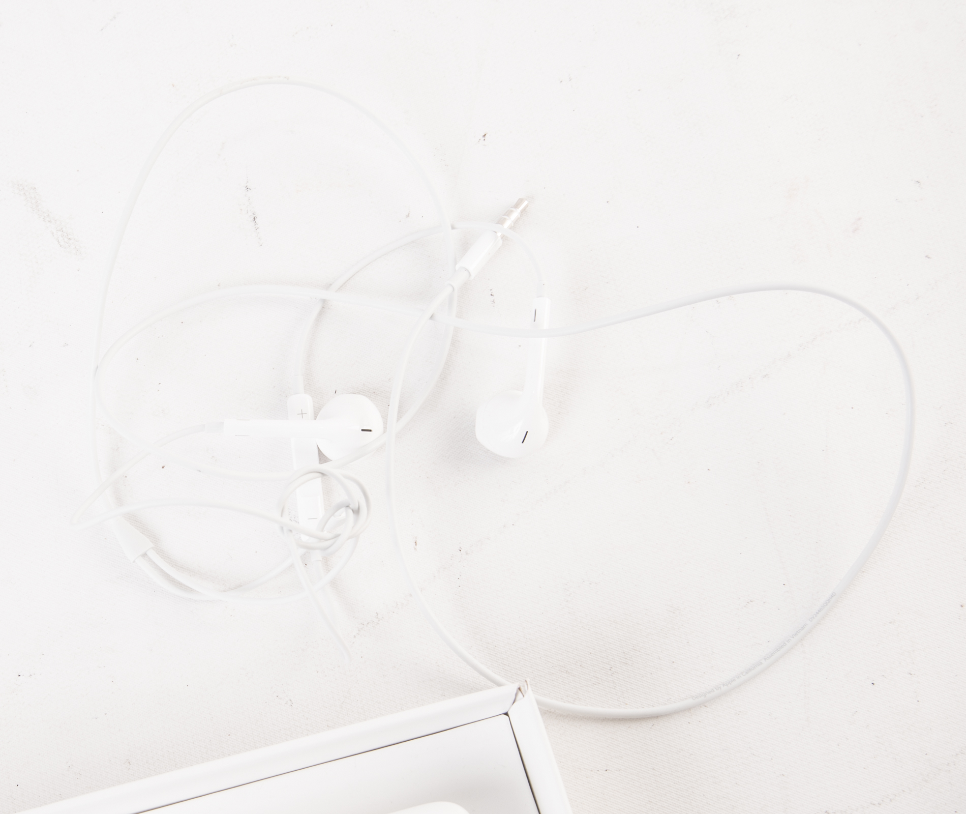 Apple AirPort Express Wifi, 85 W MagSafe 2 Power Adapter, and Wireless Keyboard