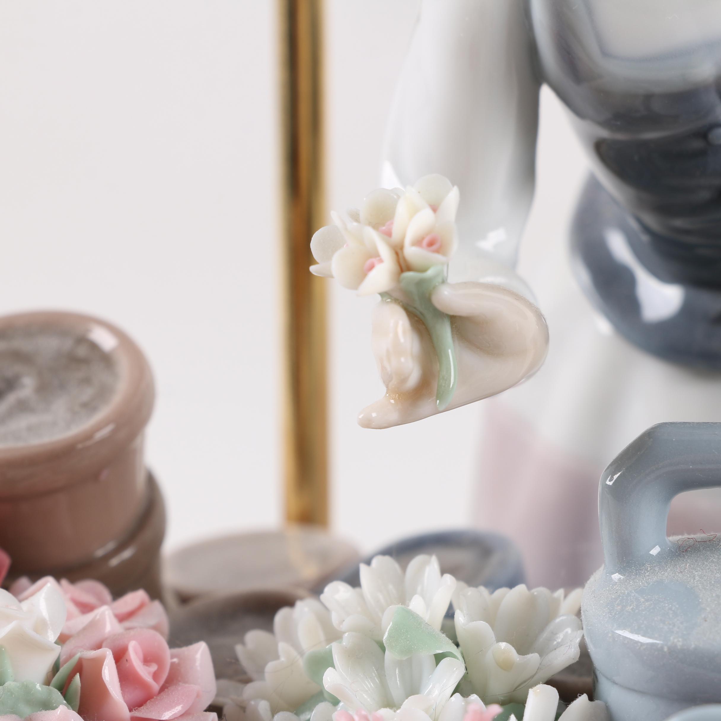 Lladró "Flowers of the Season" #1454 Porcelain Figurine