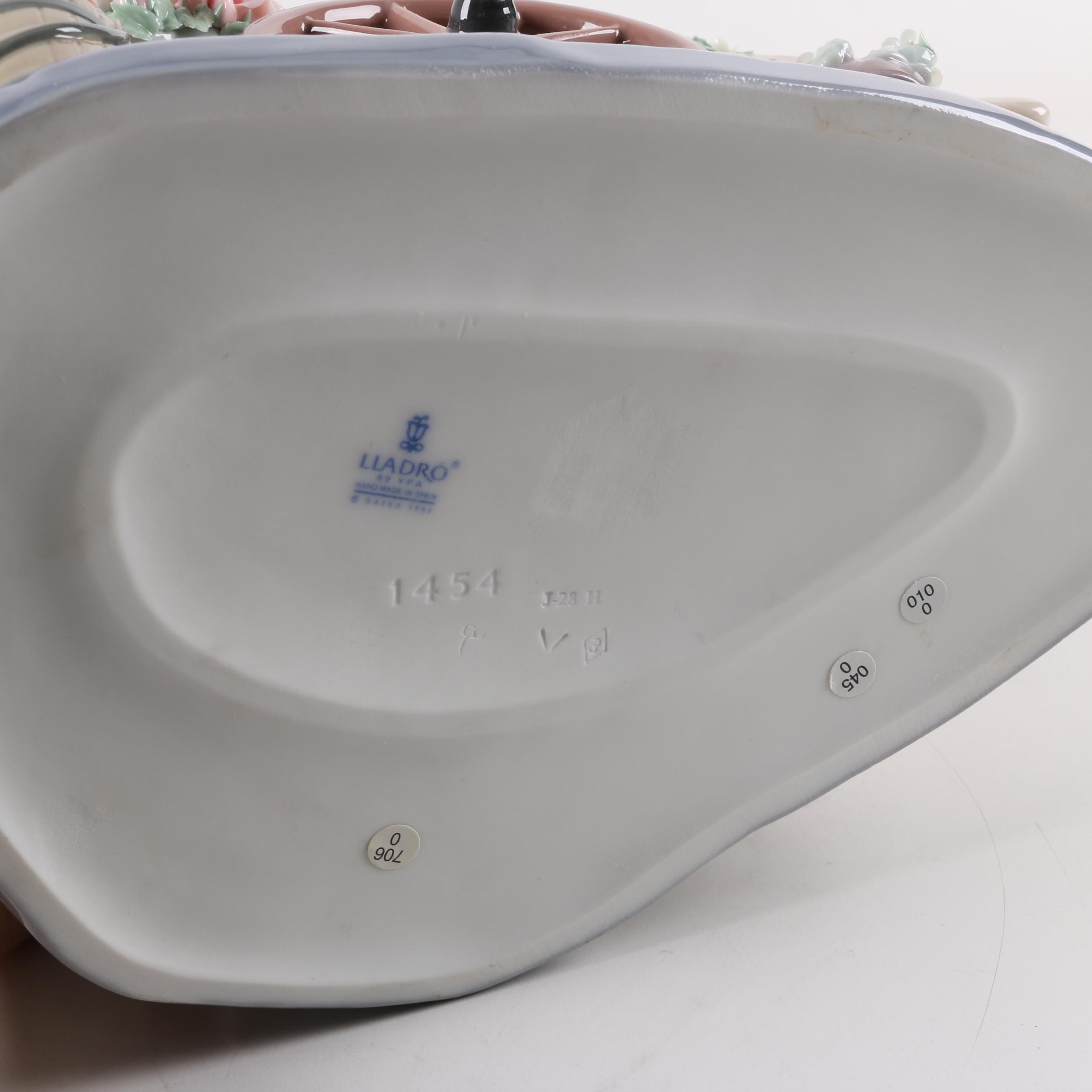 Lladró "Flowers of the Season" #1454 Porcelain Figurine