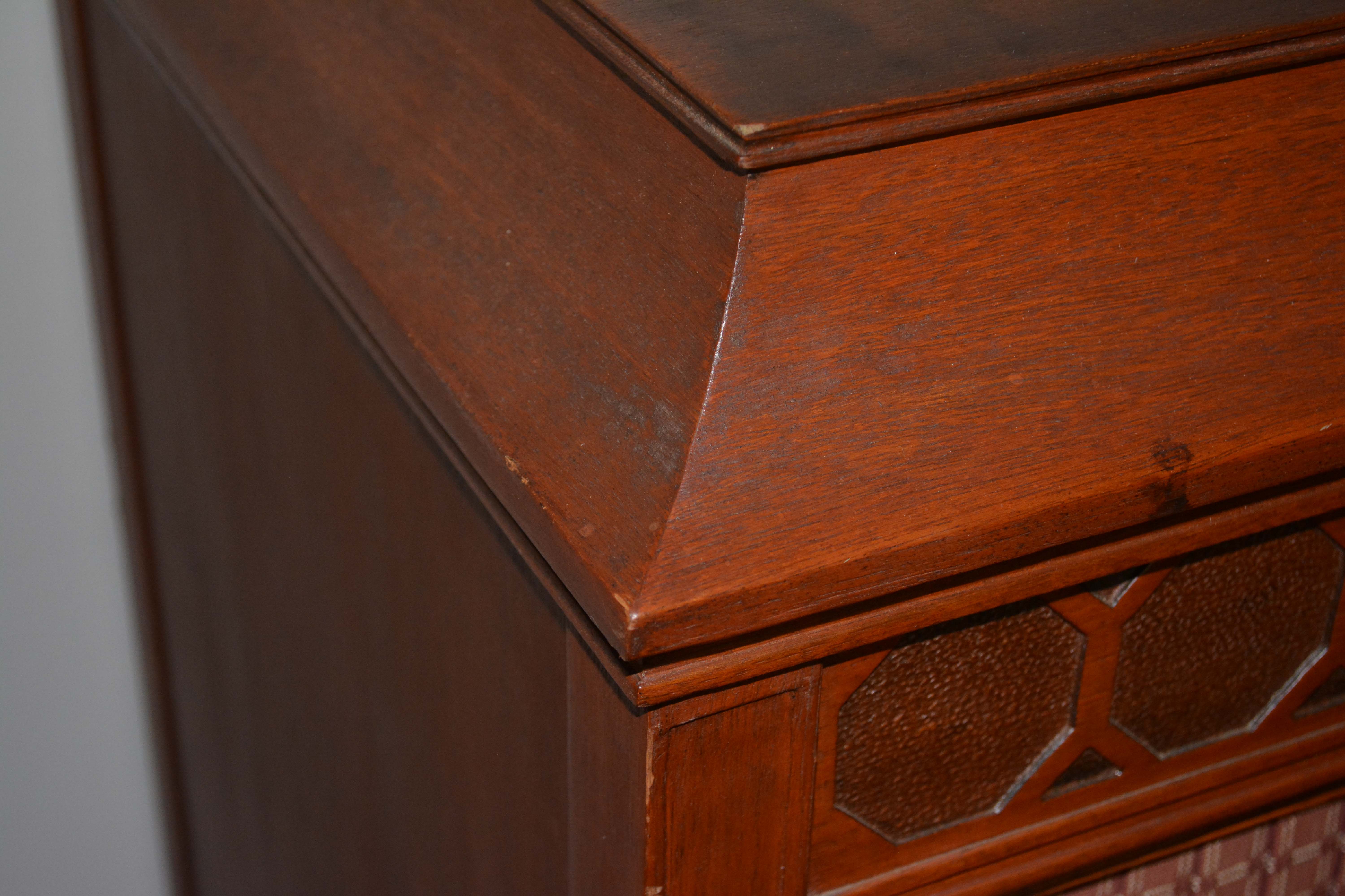 Edison S-19 Sheraton Disc Phonograph in Wooden Cabinet