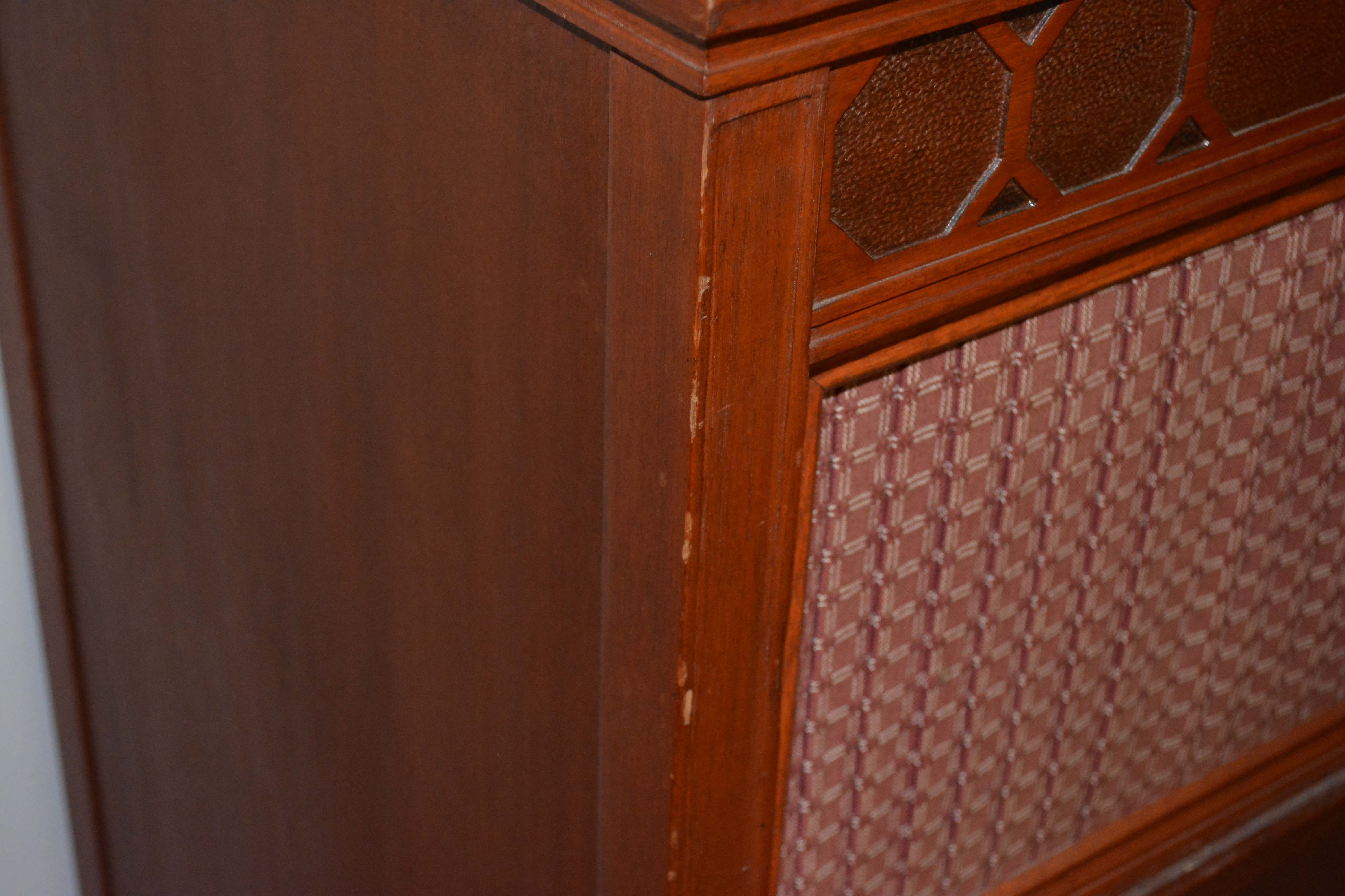 Edison S-19 Sheraton Disc Phonograph in Wooden Cabinet