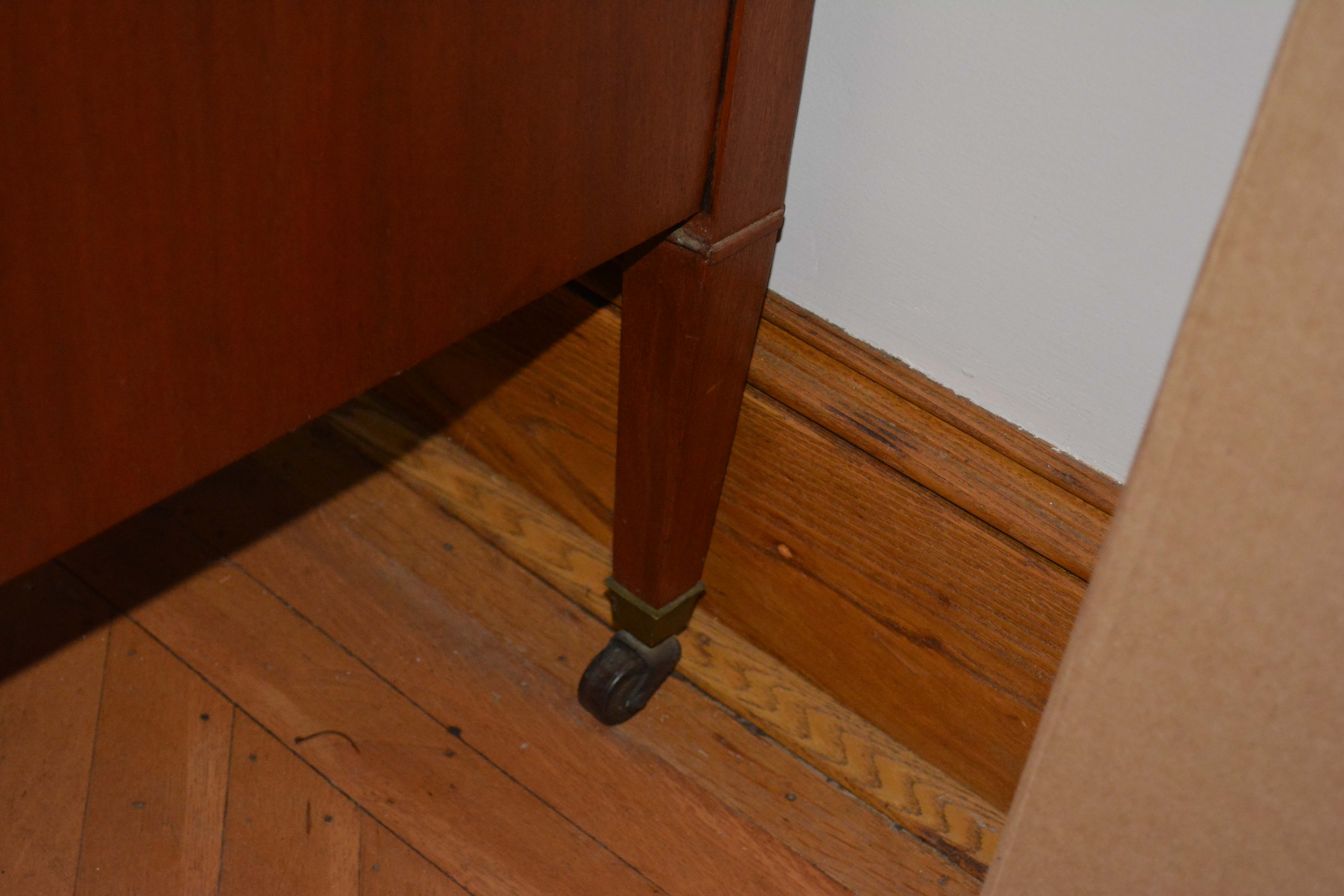 Edison S-19 Sheraton Disc Phonograph in Wooden Cabinet