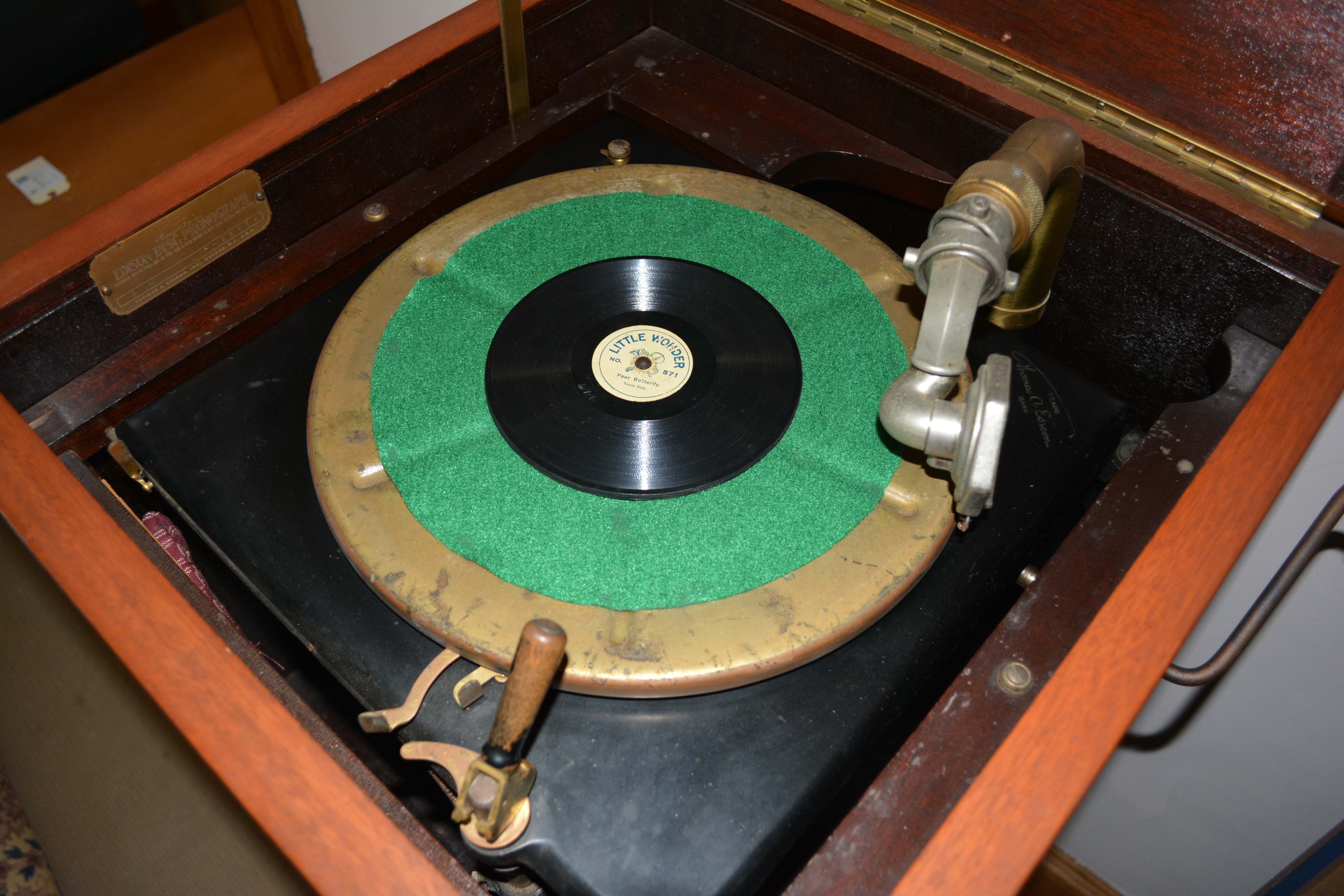 Edison S-19 Sheraton Disc Phonograph in Wooden Cabinet