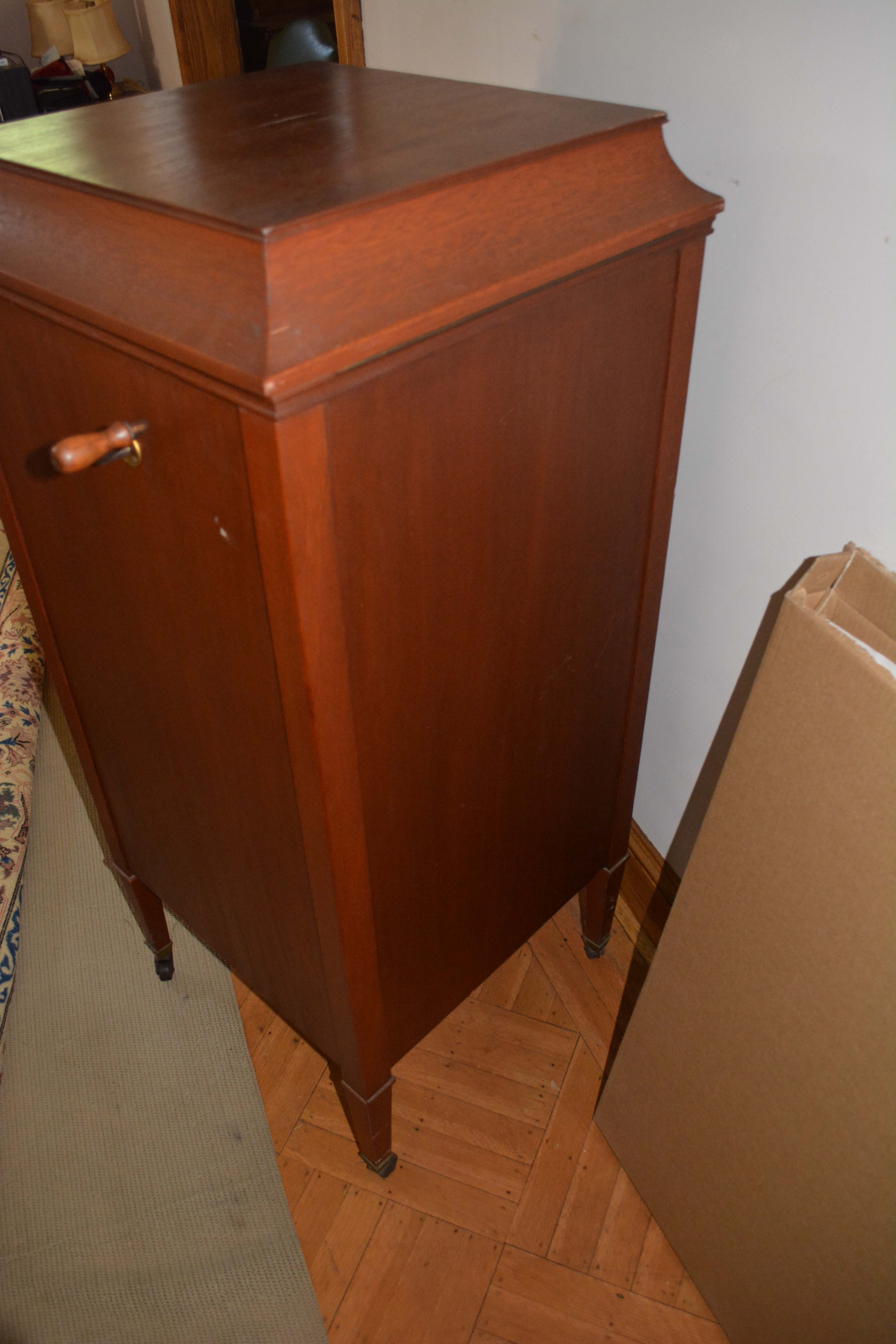 Edison S-19 Sheraton Disc Phonograph in Wooden Cabinet