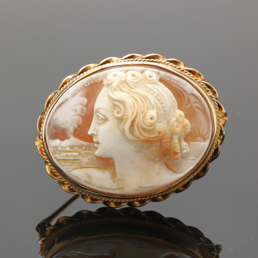 Vintage 14K Yellow Gold Carved Helmet Shell Cameo Brooch