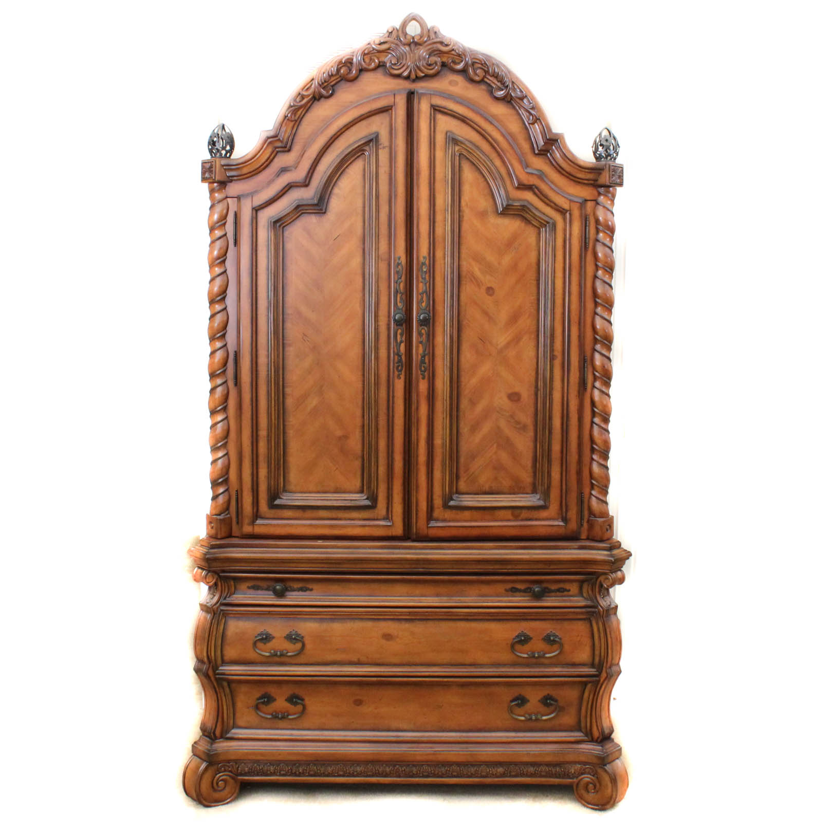 Havertys Armoire