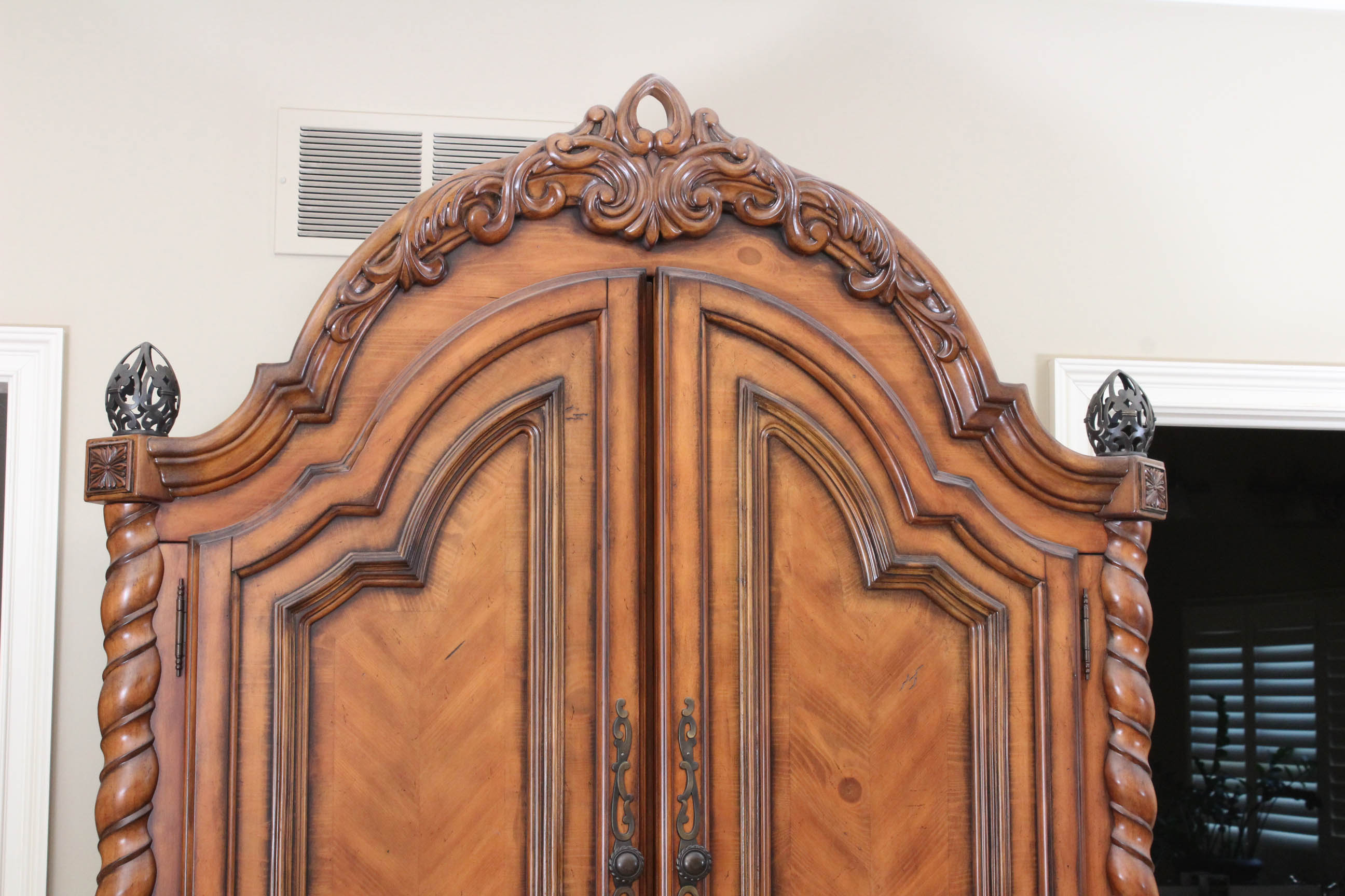 Havertys Armoire