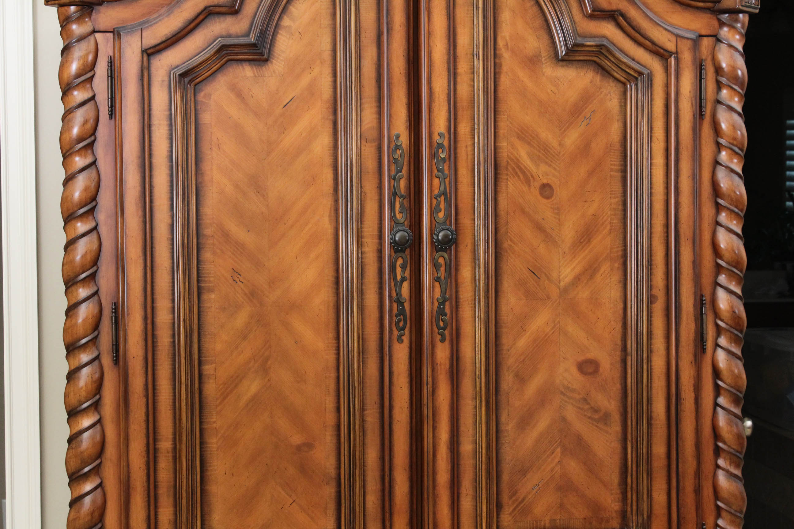 Havertys Armoire EBTH