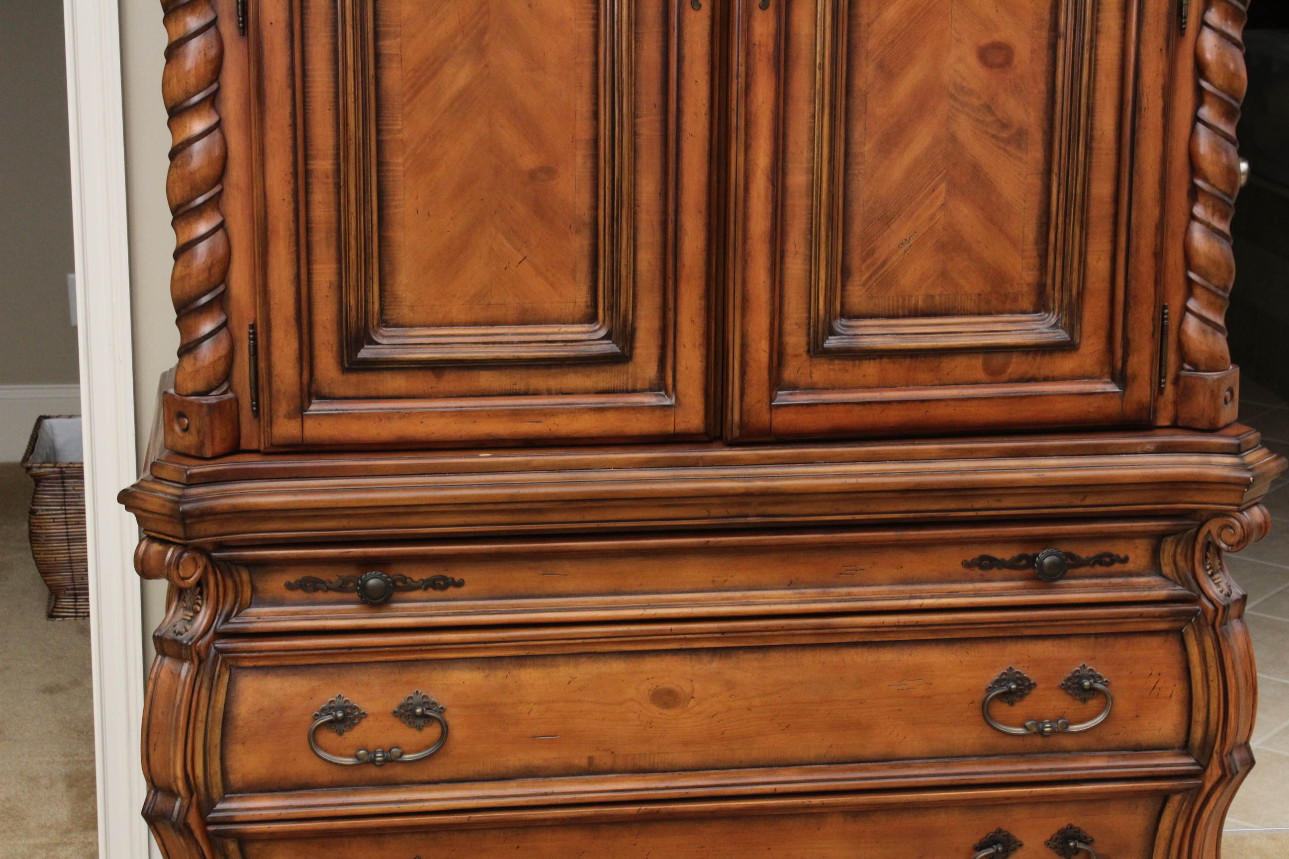 Havertys Armoire