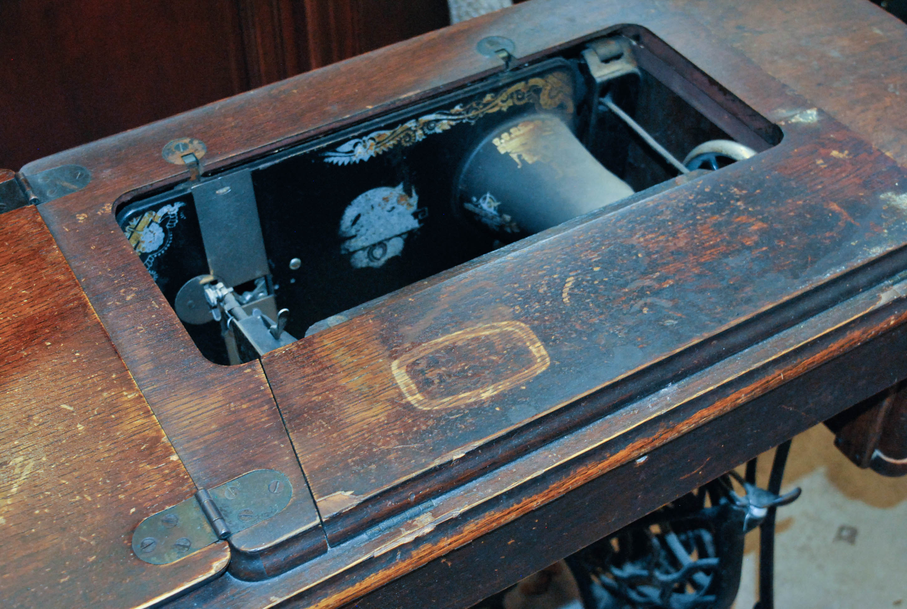 Antique Singer Treadle Sewing Machine and Cabinet