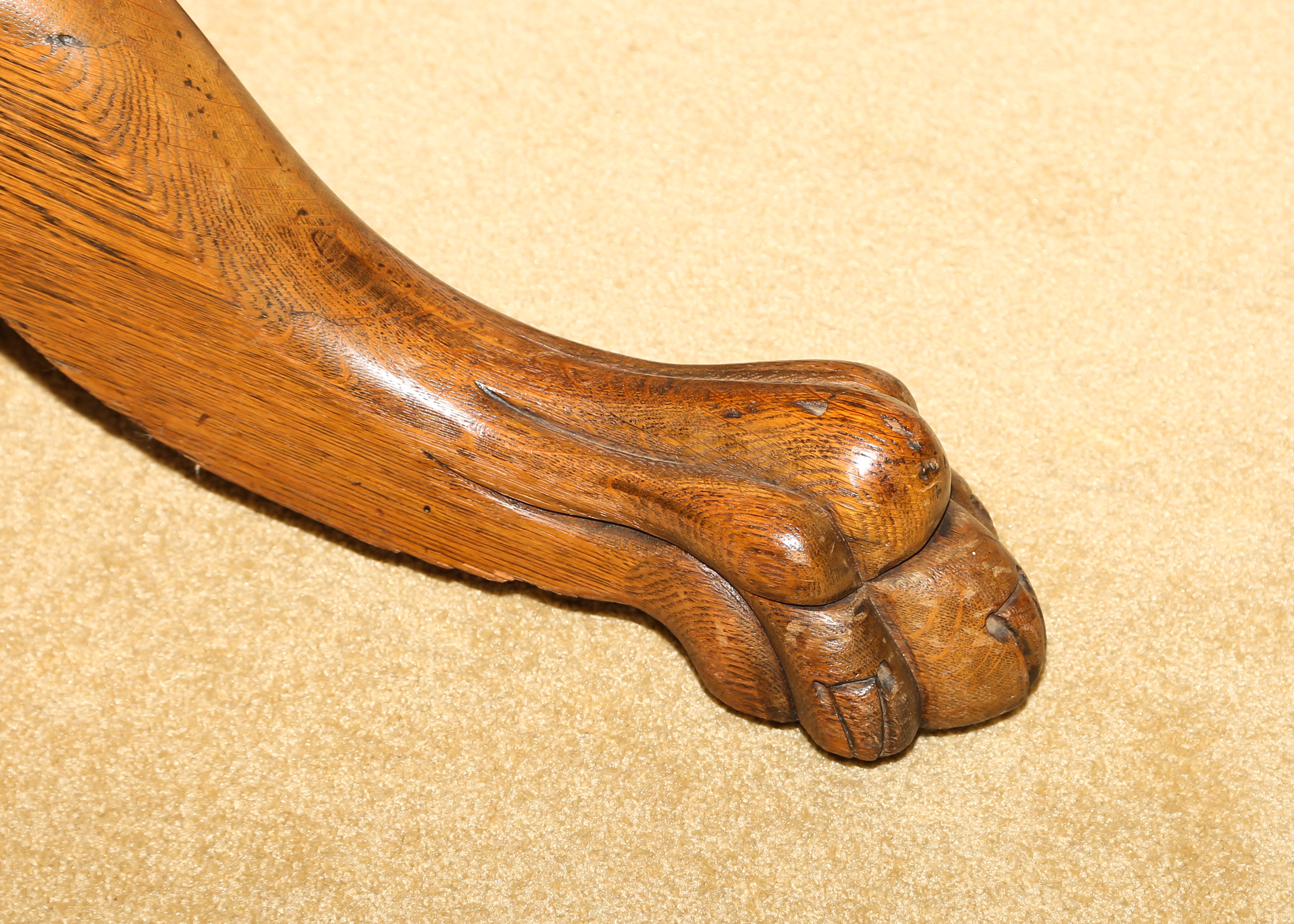 Round Claw-Foot Quarter-Sawn Oak Pedestal Dining Table