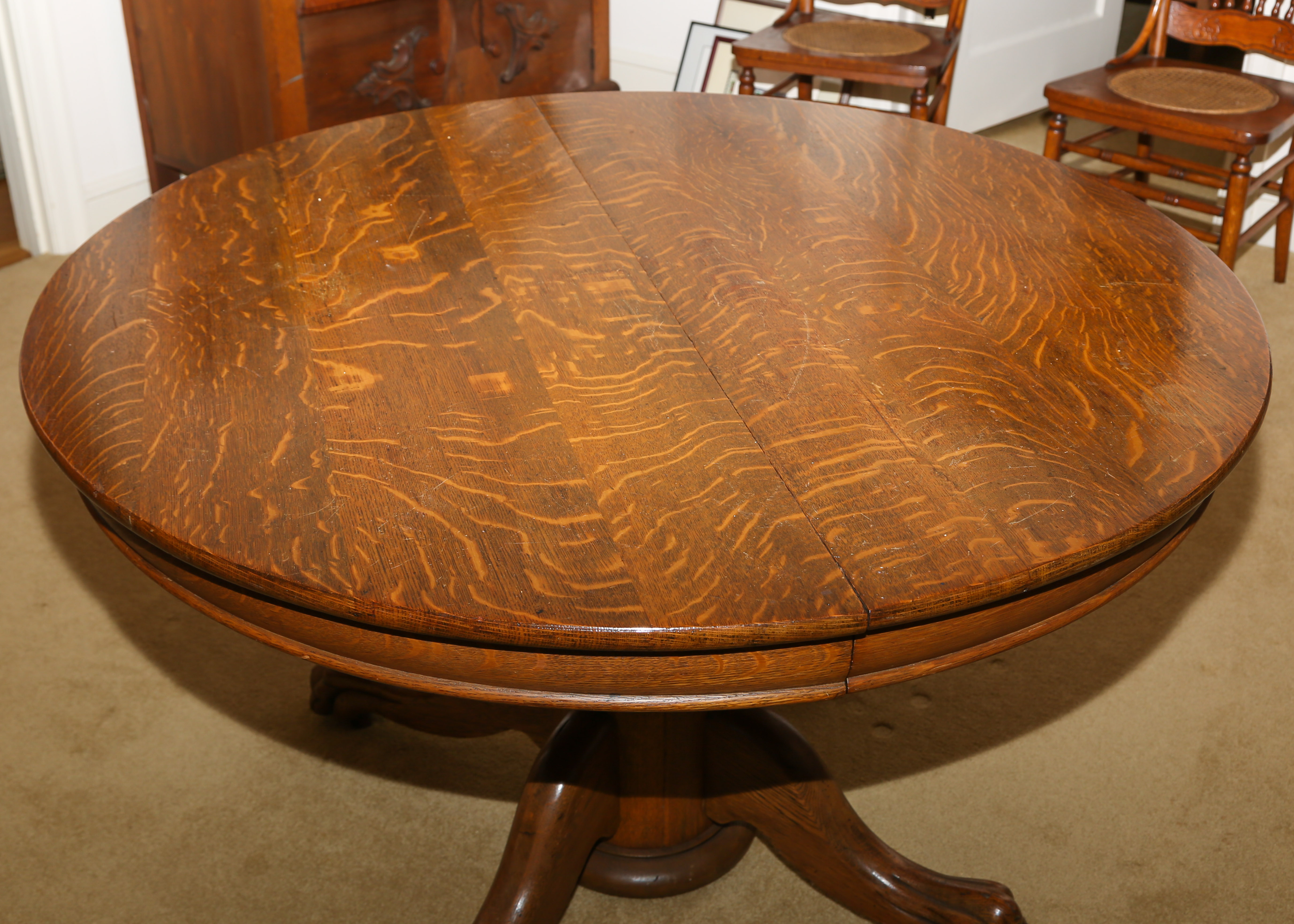 Round Claw-Foot Quarter-Sawn Oak Pedestal Dining Table