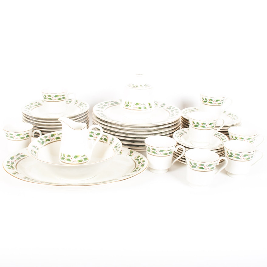 Eight Home for the Holidays "Holly Holliday" Five-Piece Place Settings