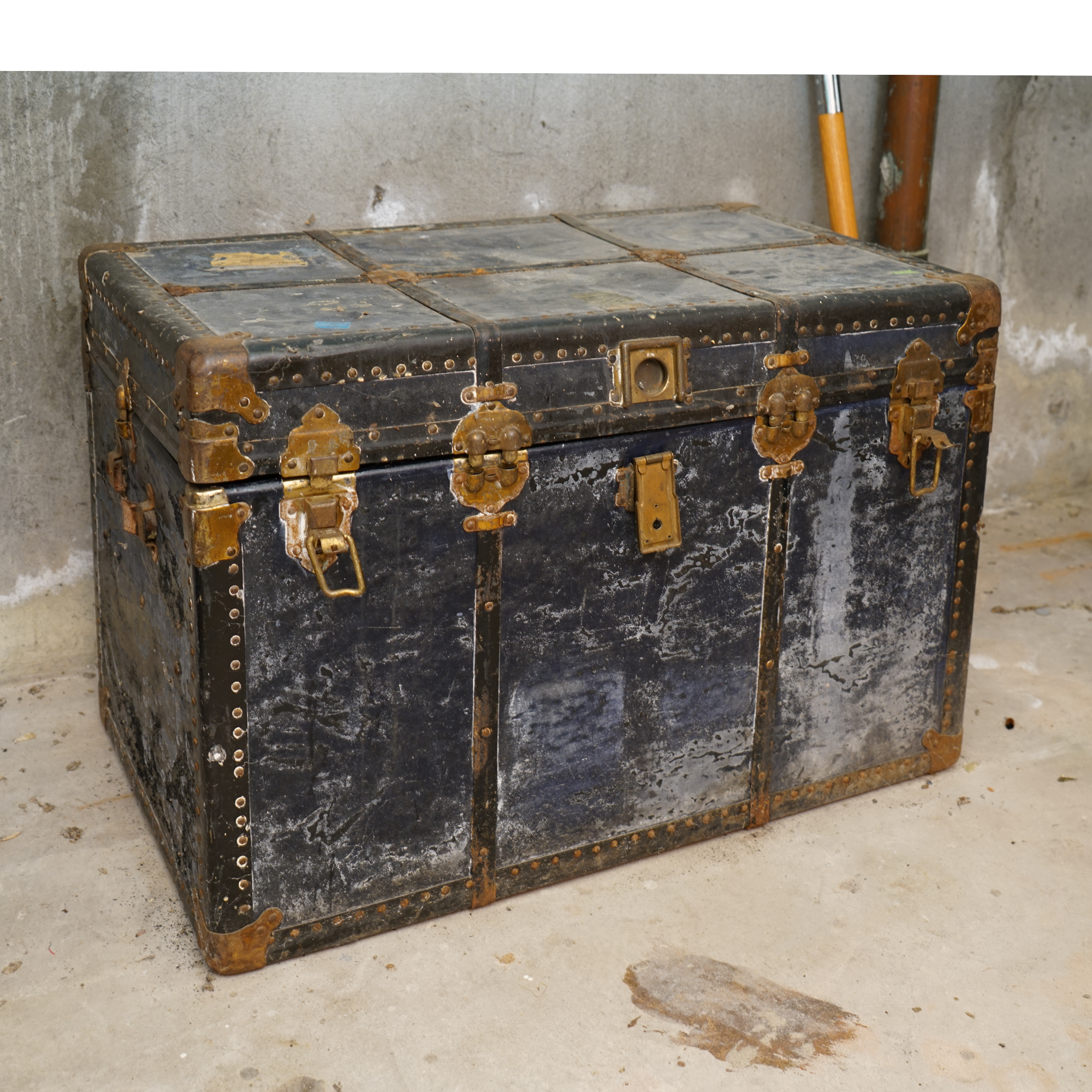 Vintage L. Bamberger & Co. "Neverbreak" Steamer Trunk