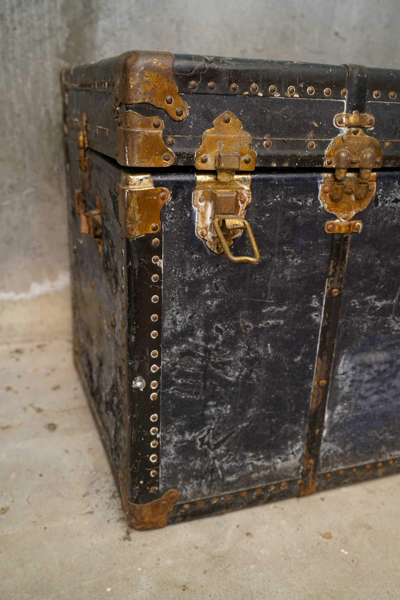 Vintage L. Bamberger & Co. "Neverbreak" Steamer Trunk