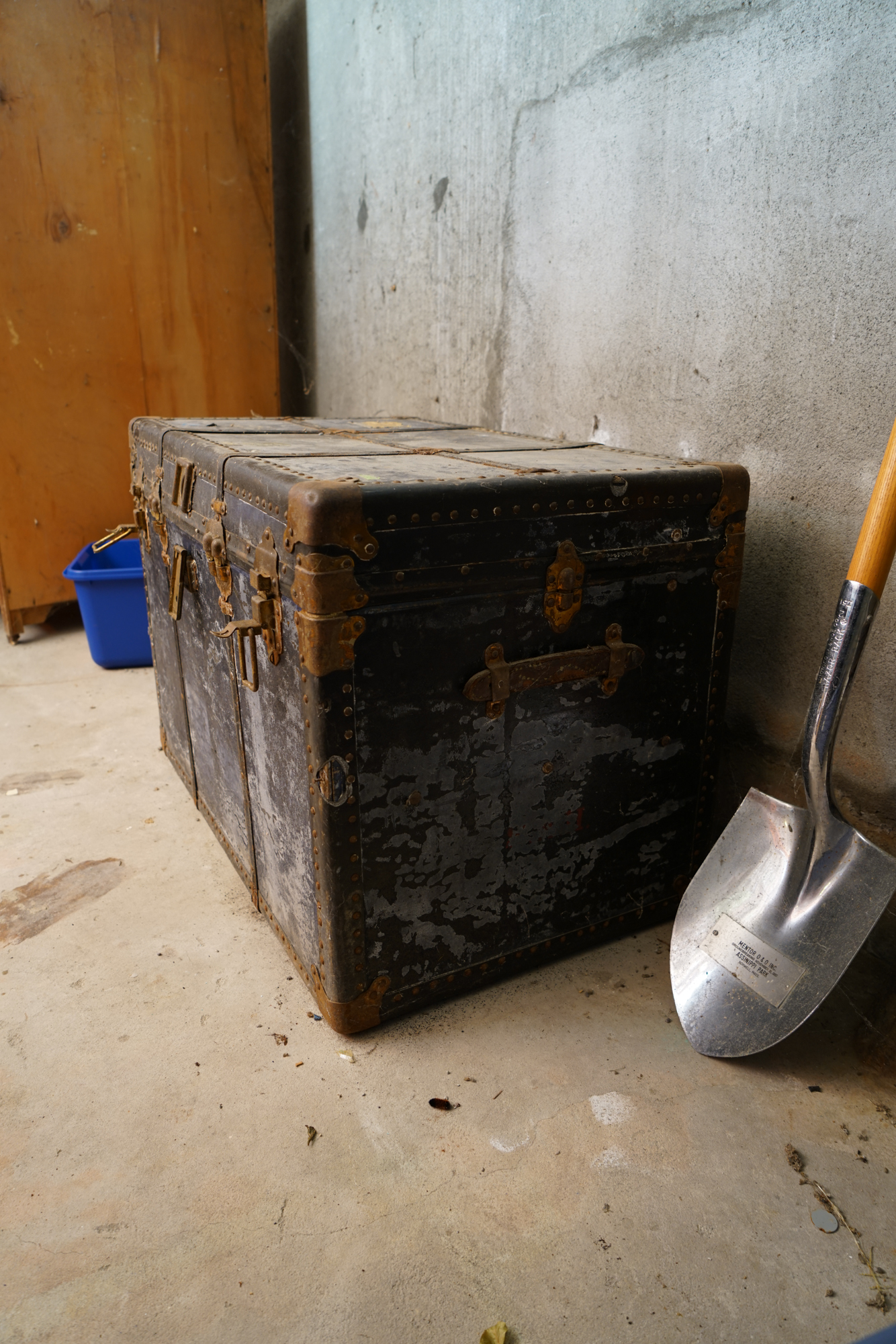 Vintage L. Bamberger & Co. "Neverbreak" Steamer Trunk