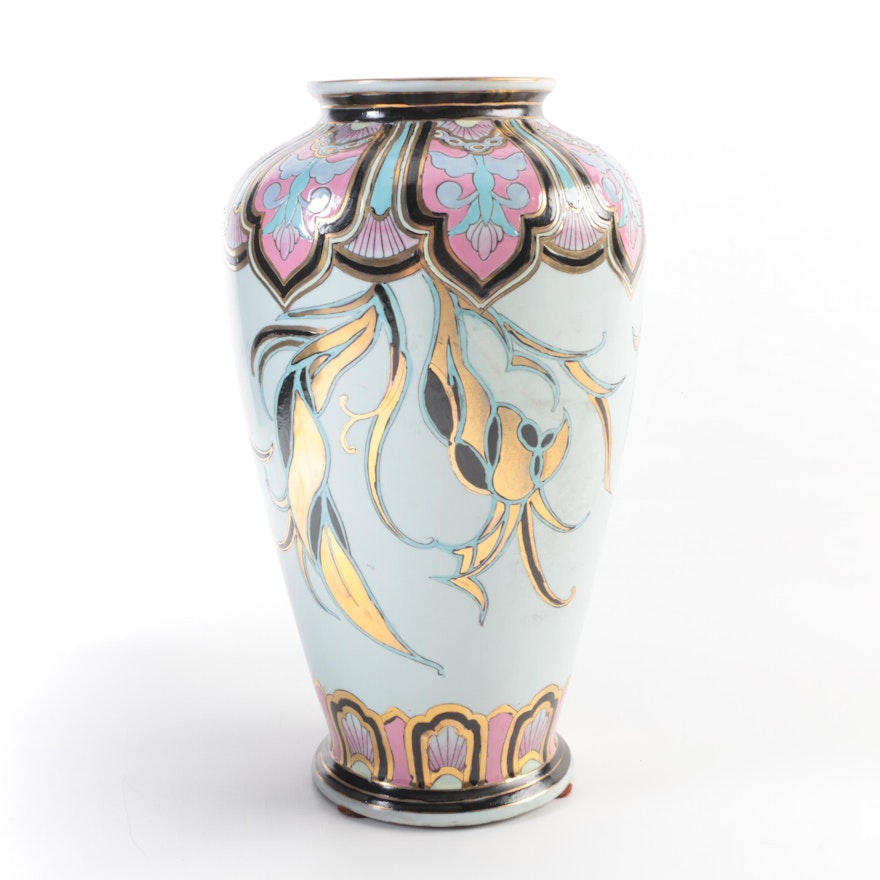 Hand-Painted Macau Chinese Porcelain Vase