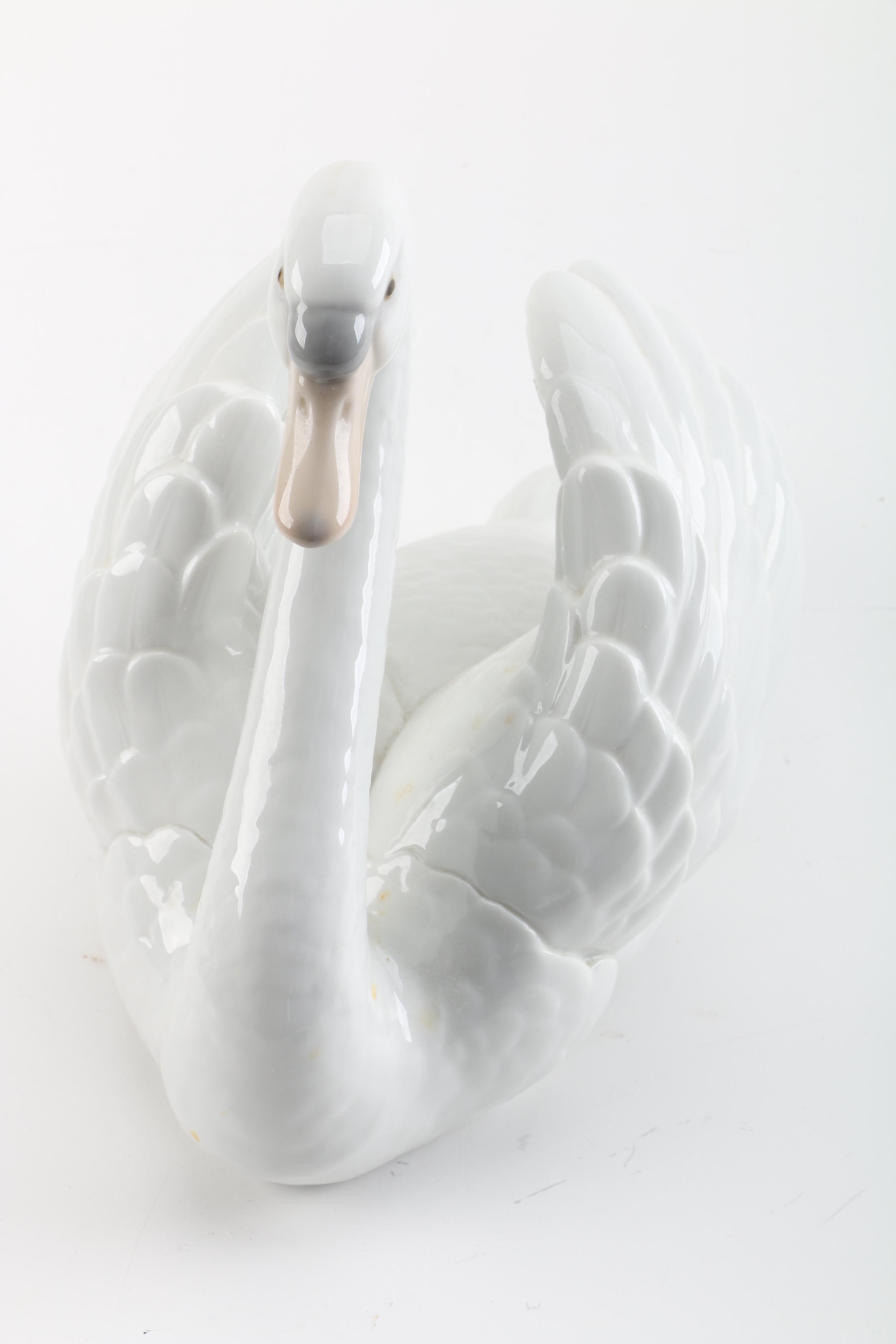 Lladro "Swan with Wings Spread" Porcelain Figurine