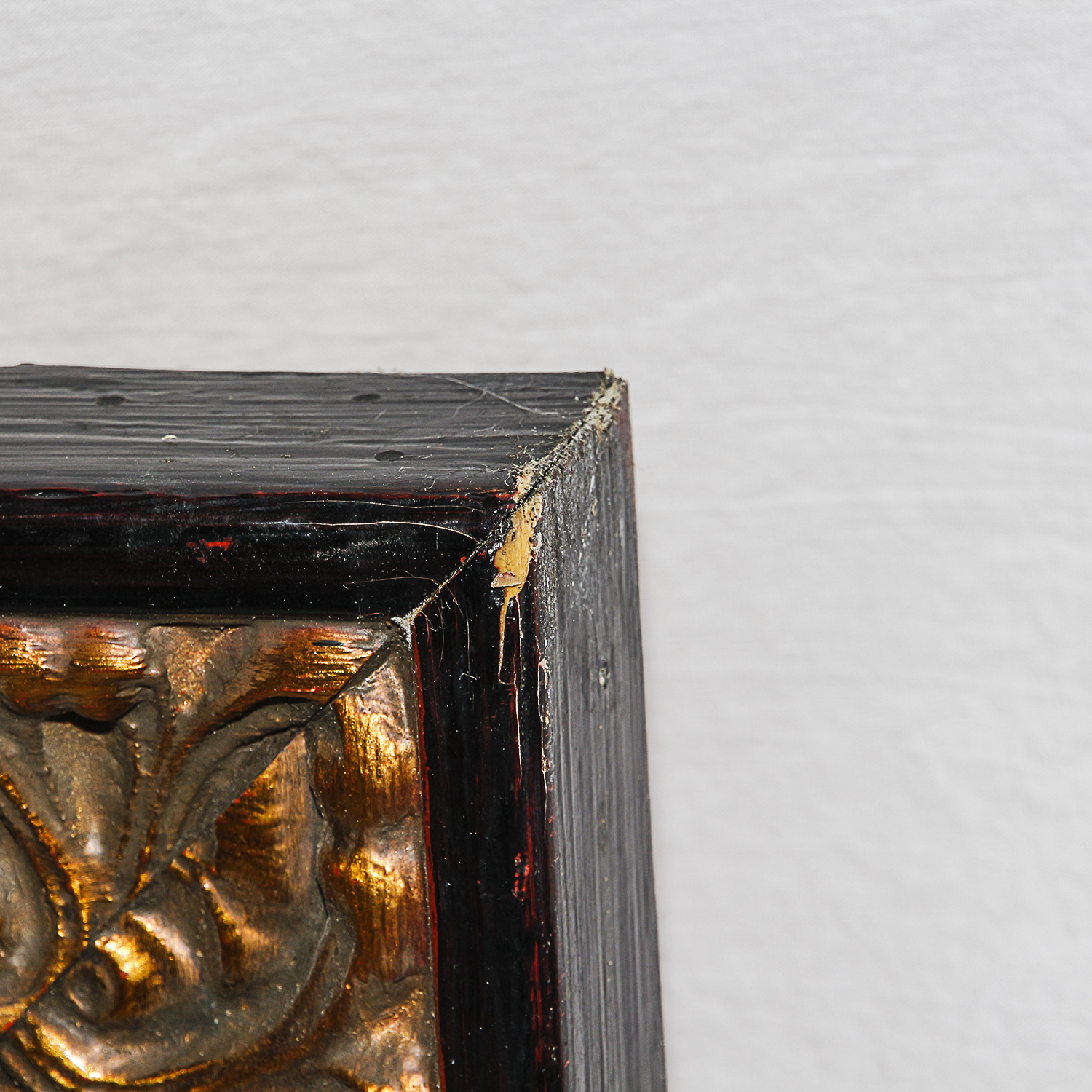 Decorative Gilt Scrolled Motif Wall Mirror