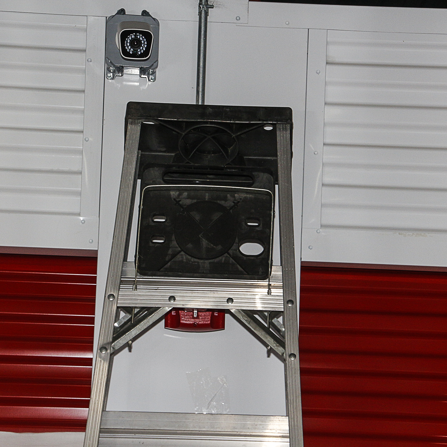 Husky 8' Aluminum Step Ladder